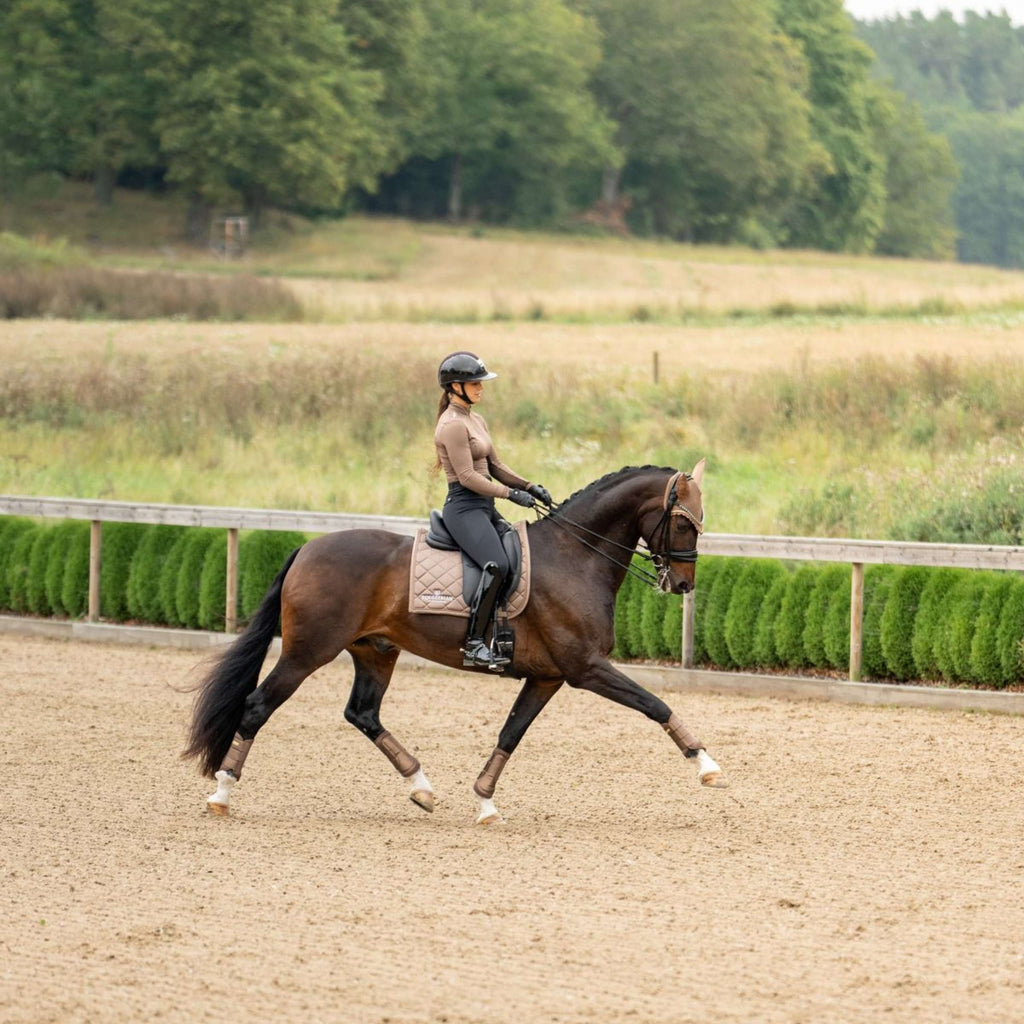 Equestrian Stockholm Tapis de Selle Line Dressage Champagne
