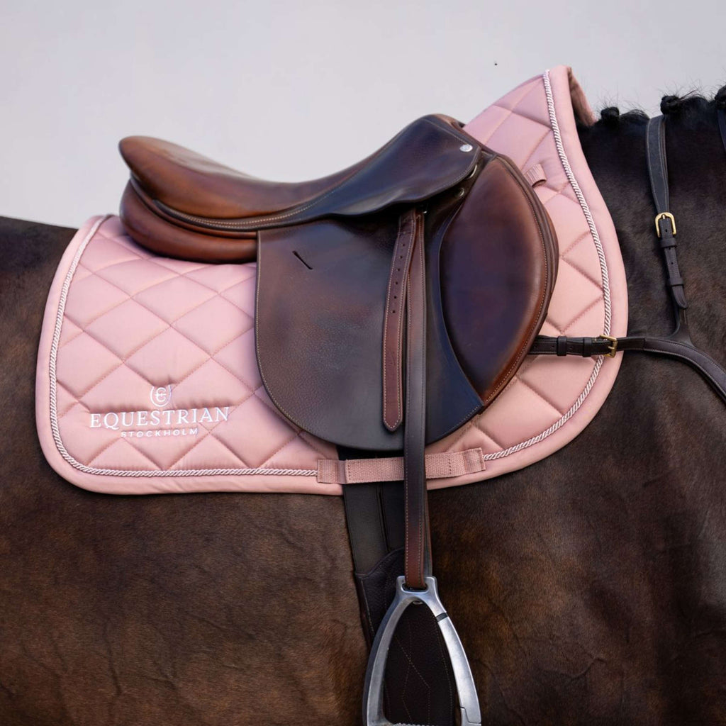 Equestrian Stockholm Tapis de Selle Line de Saut Rose
