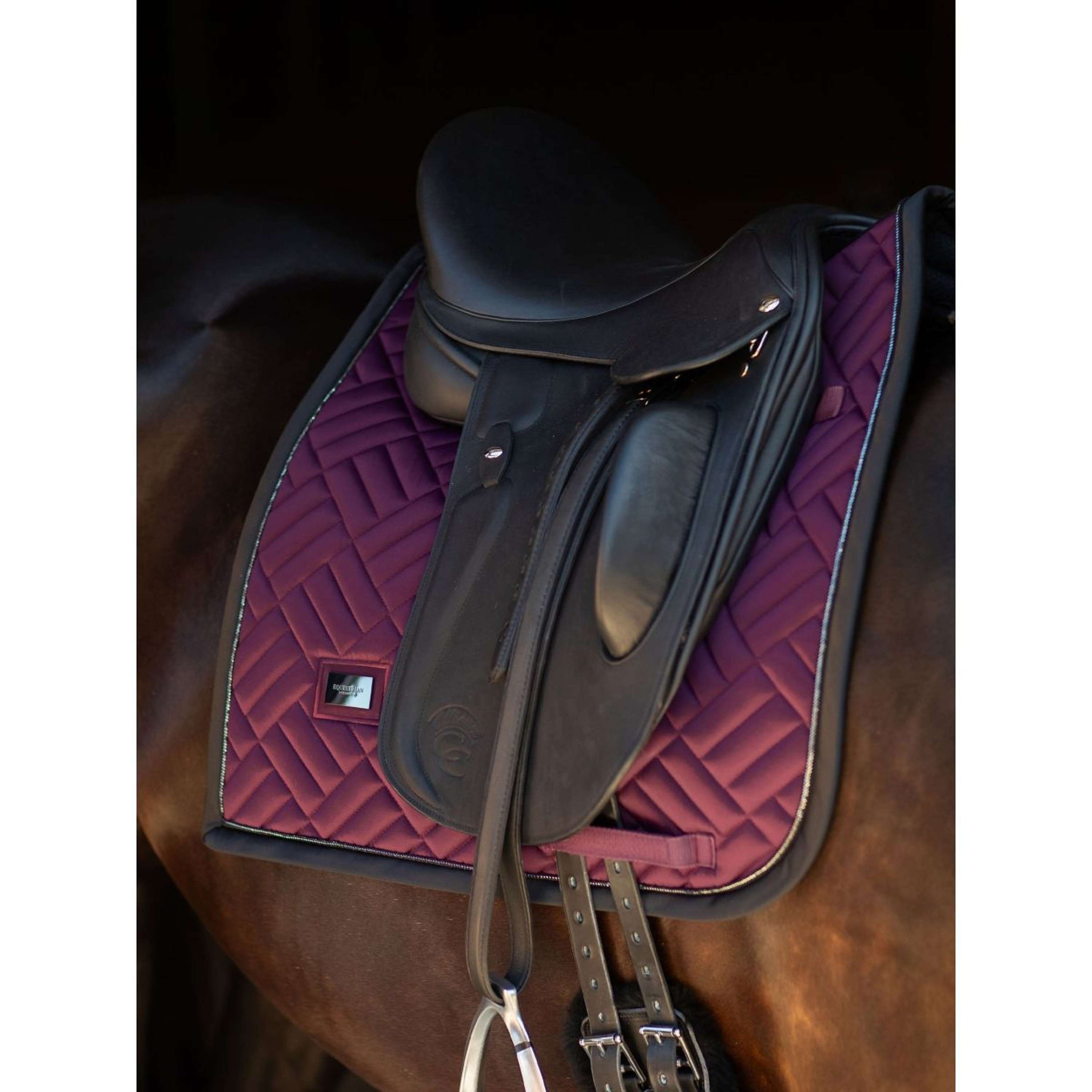 Equestrian Stockholm Tapis de Selle Modern Dressage Purple Night Equestrian Stockholm Tapis de Selle Modern Dressage Purple Night
