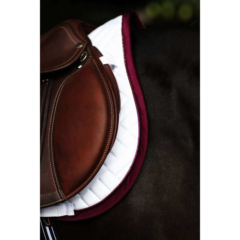 Equestrian Stockholm Tapis de Selle Modern de Saut Blanc/Merlot