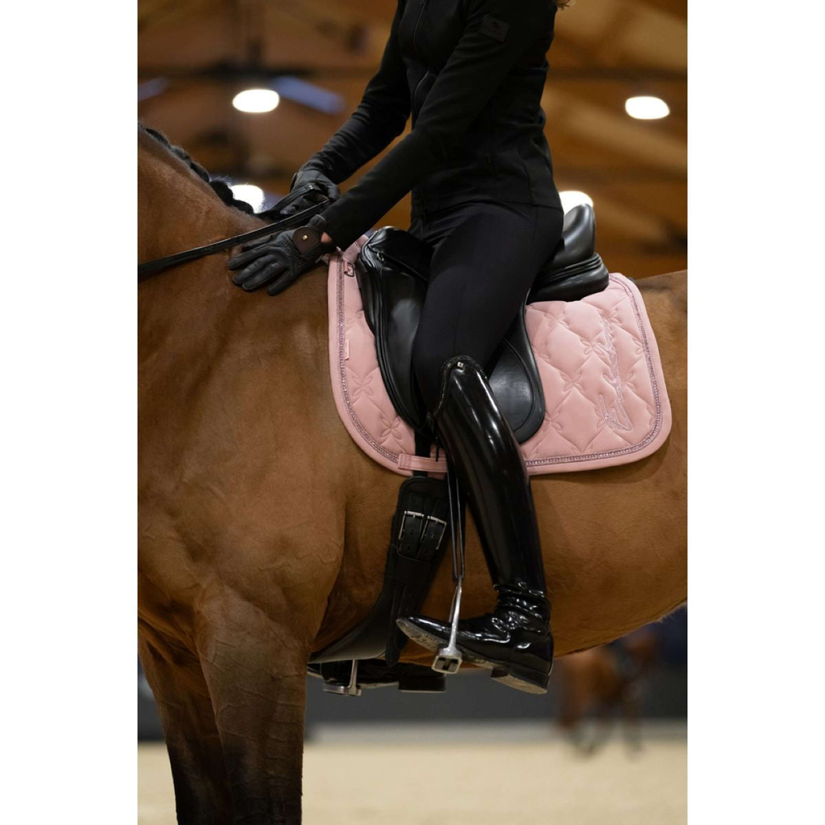 Eskadron Tapis de Selle Velours Crystal Platinum '25 Dressage Soft Rouge