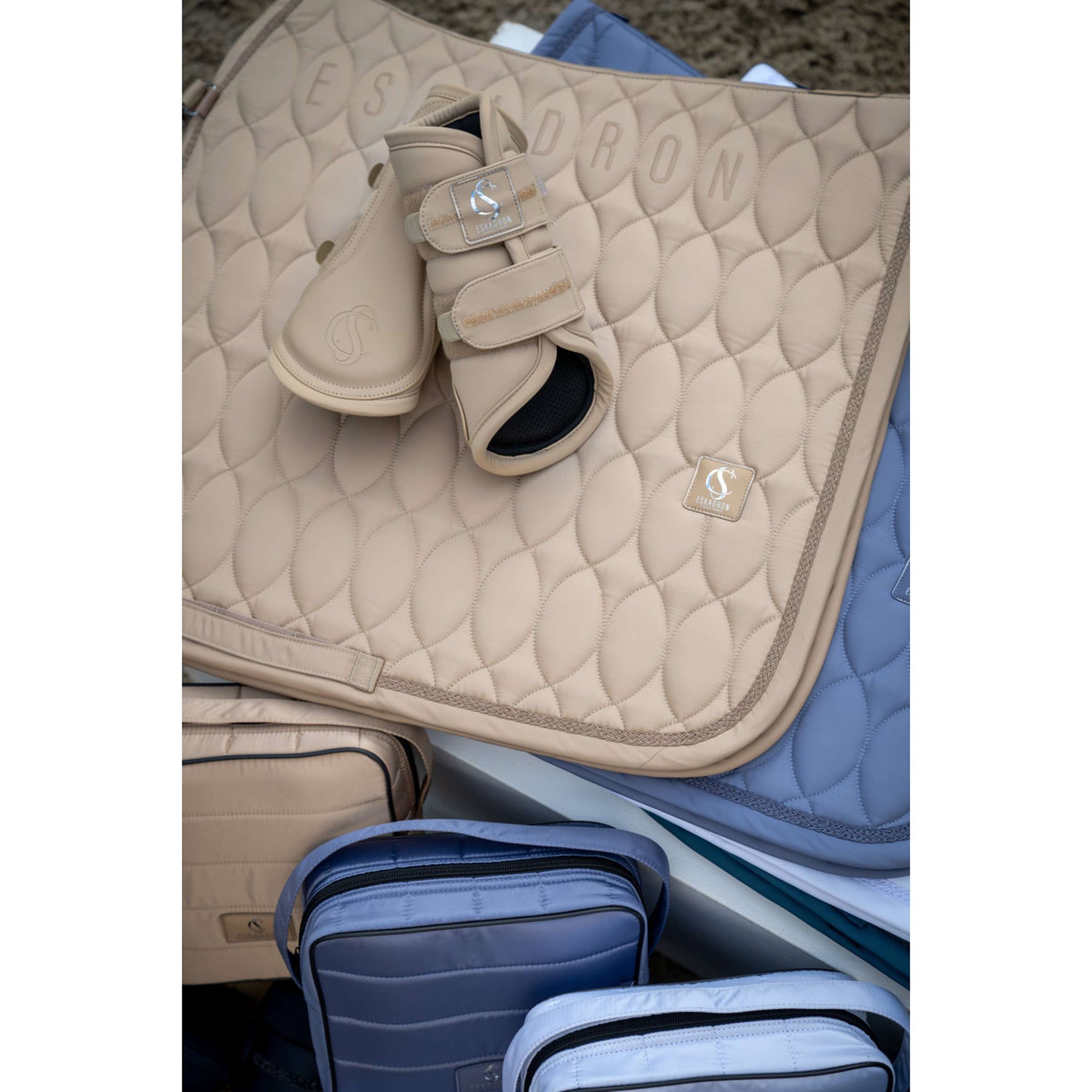 Eskadron Tapis de Selle Classic Sports Softshell Jewel Dressage Sierra Eskadron Tapis de Selle Classic Sports Softshell Jewel Dressage Sierra