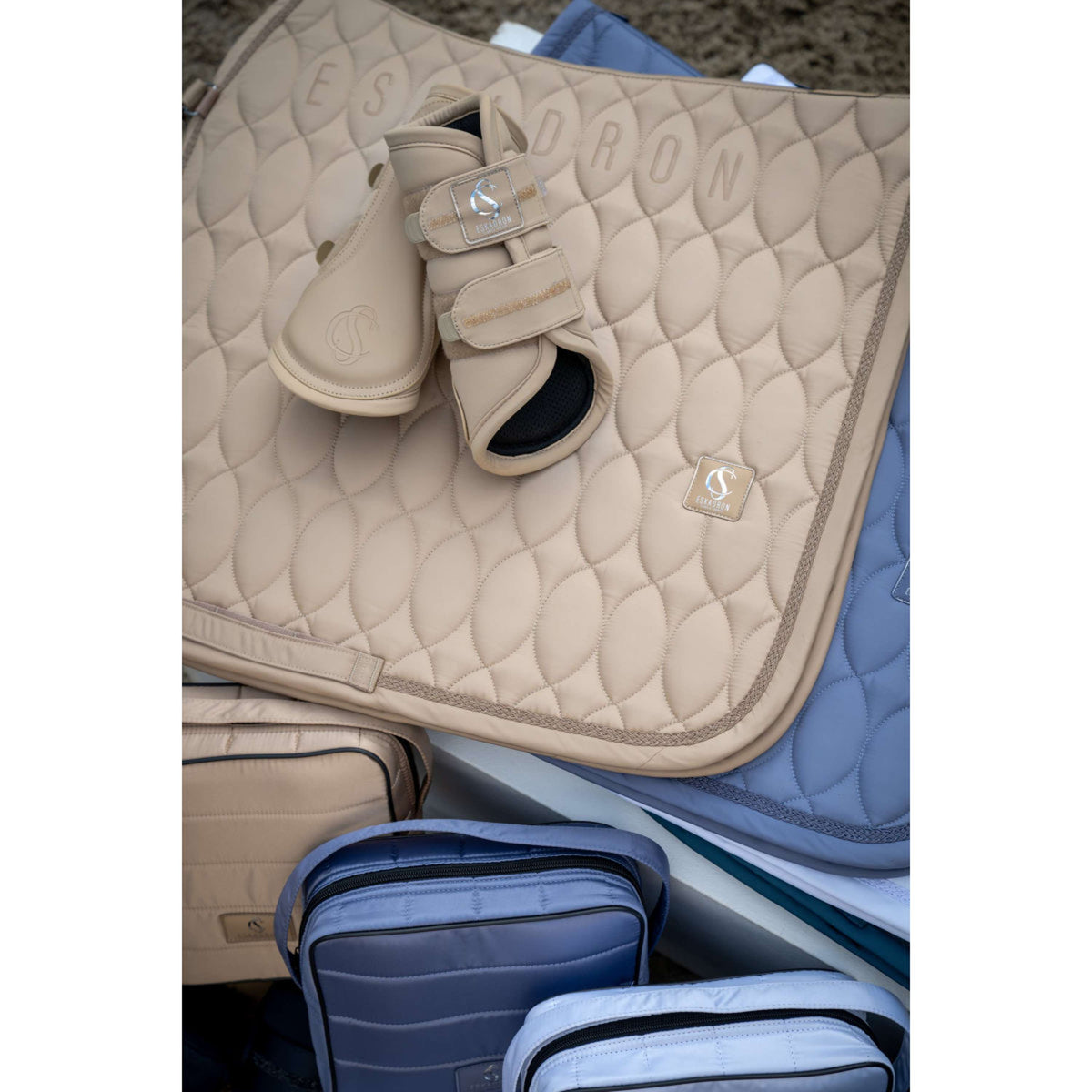 Eskadron Tapis de Selle Classic Sports Softshell Jewel Dressage Sierra