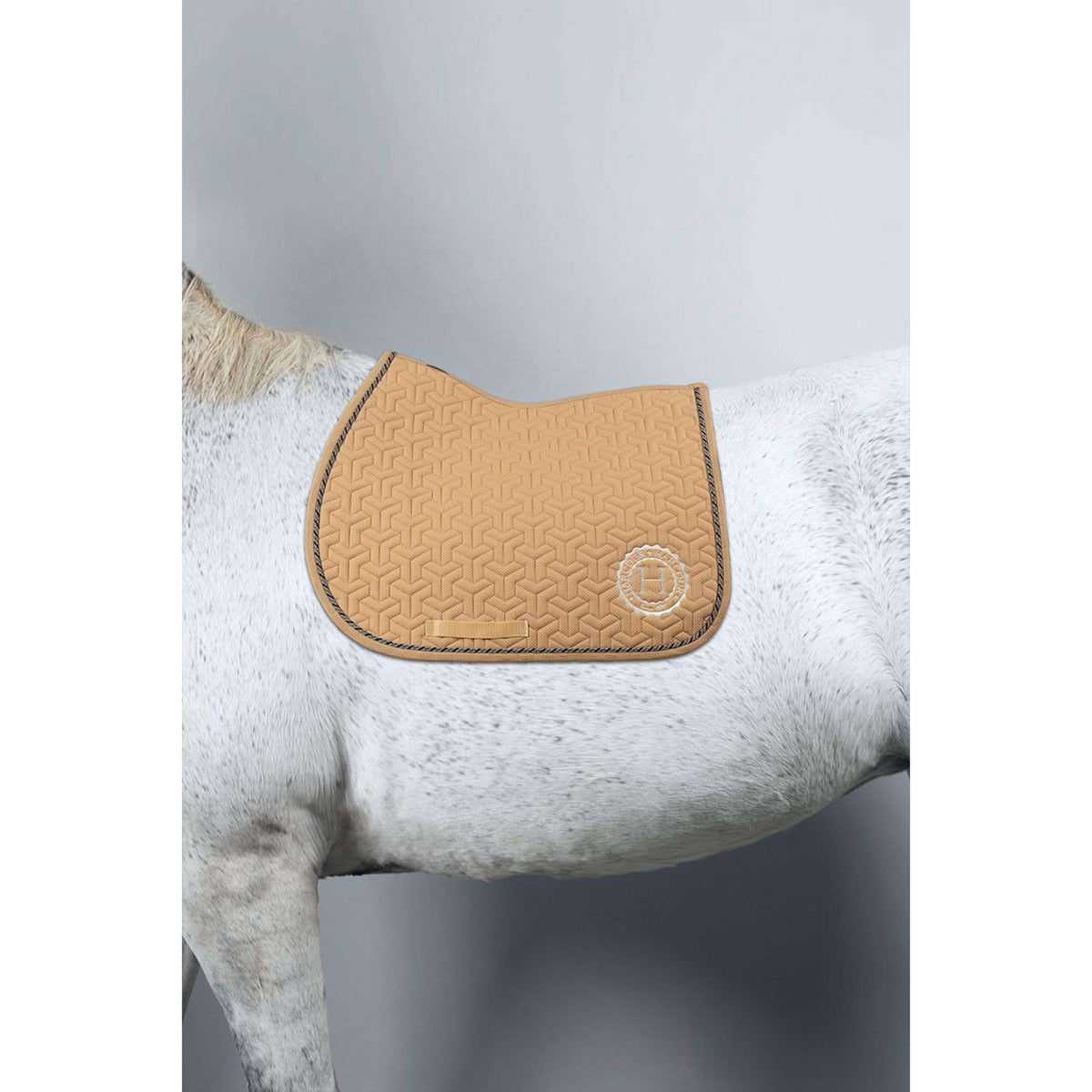 Harcour Tapis de Selle Sera Dressage Sable