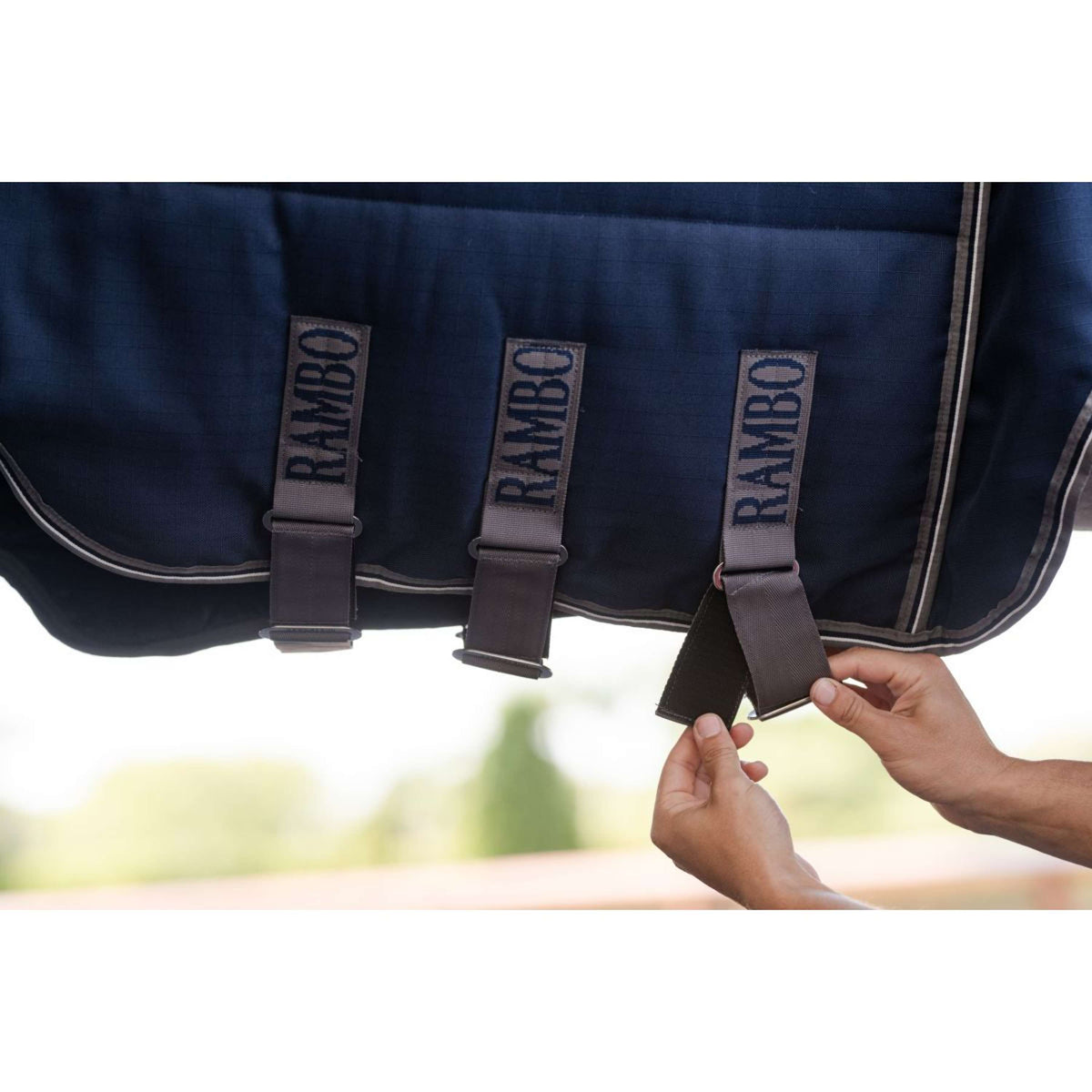 Rambo Optimo Couverture d'Écurie Plus 200g Navy/Thunderstorm Grey/Silver