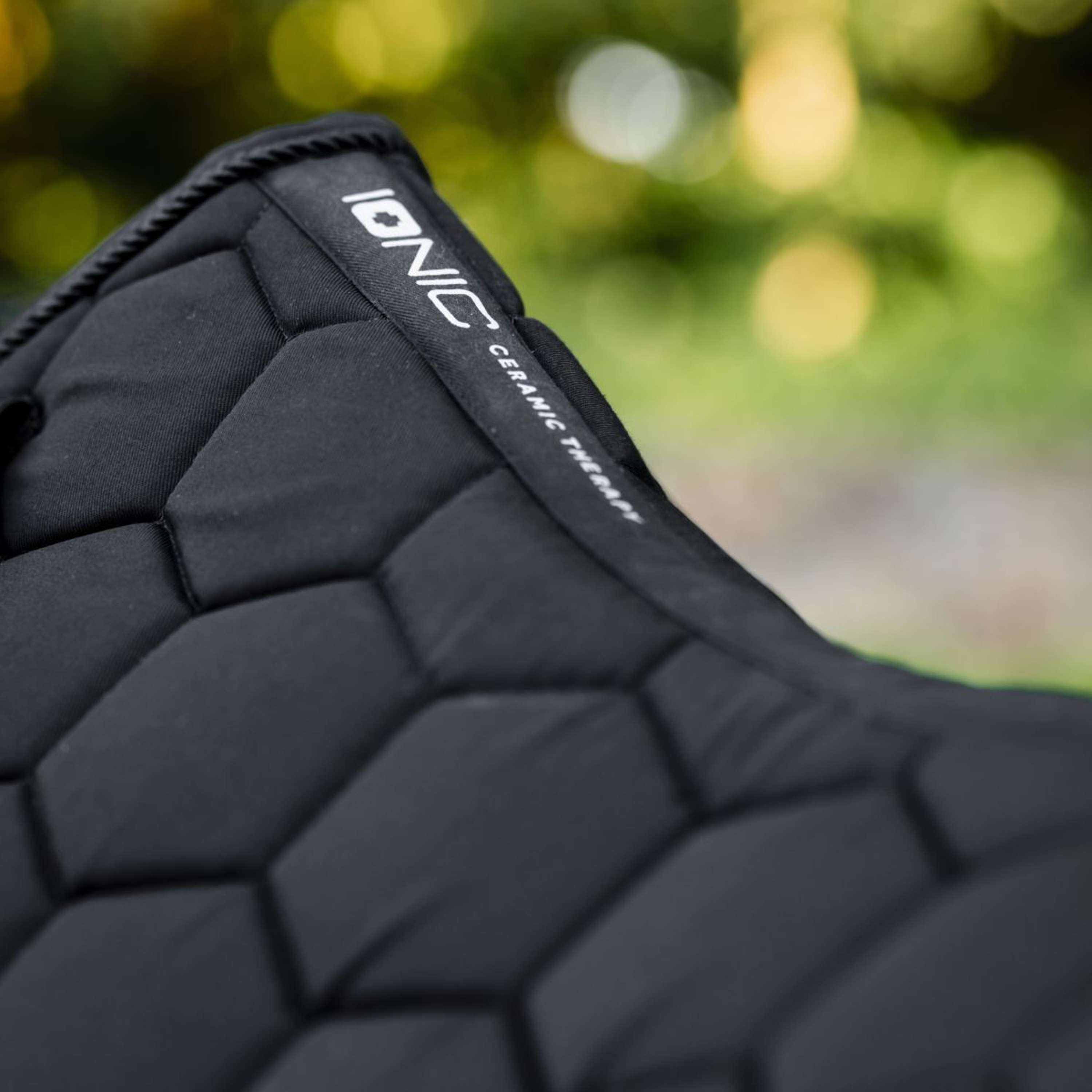 Horseware Tapis de Selle Ionic Close Contact Noir