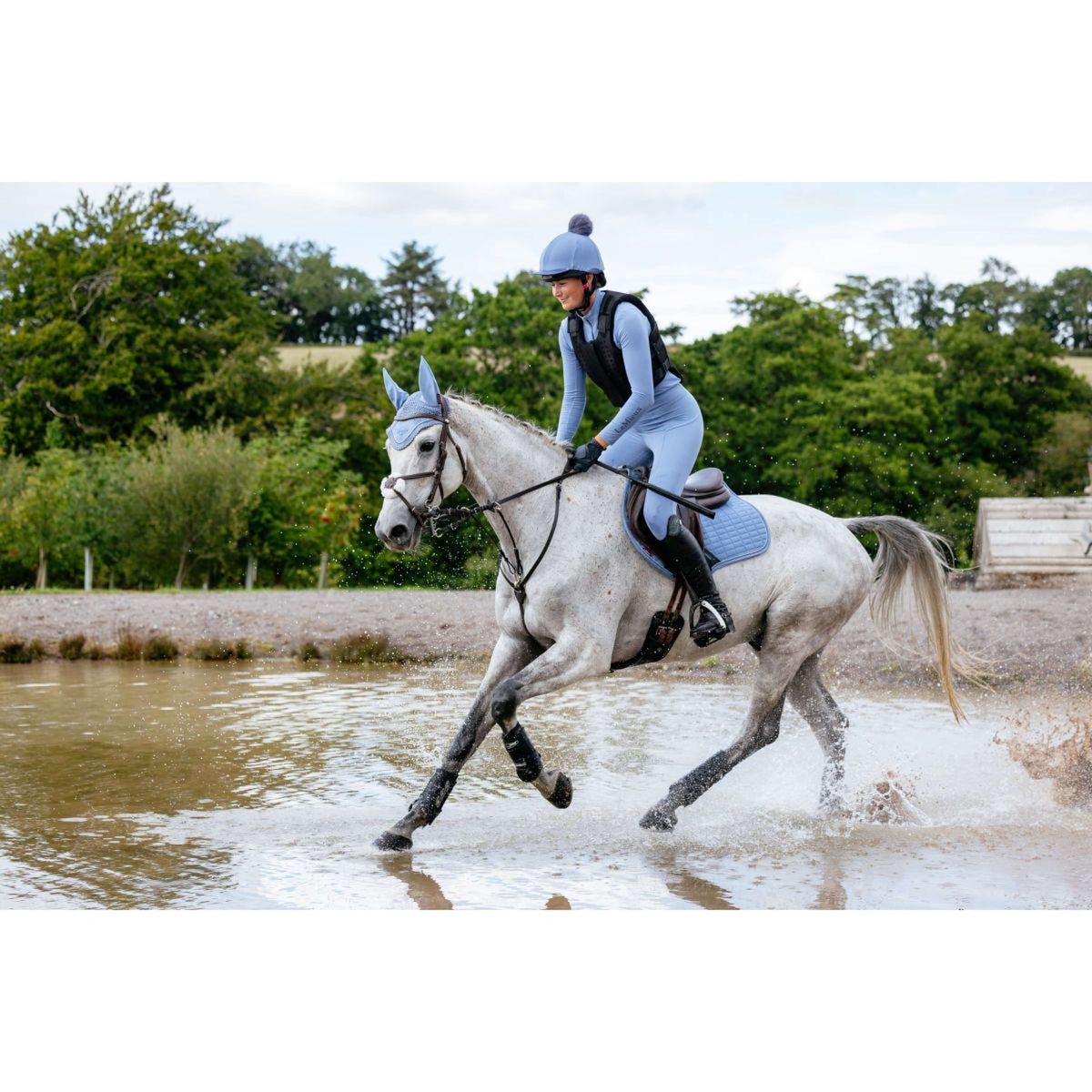LeMieux Tapis de Selle Suede Close Contact Square de Saut Powder Blue