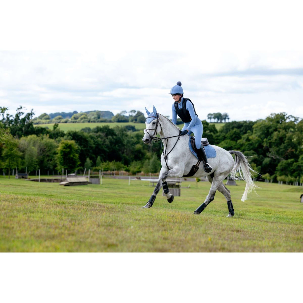 LeMieux Tapis de Selle Suede Close Contact Square de Saut Powder Blue