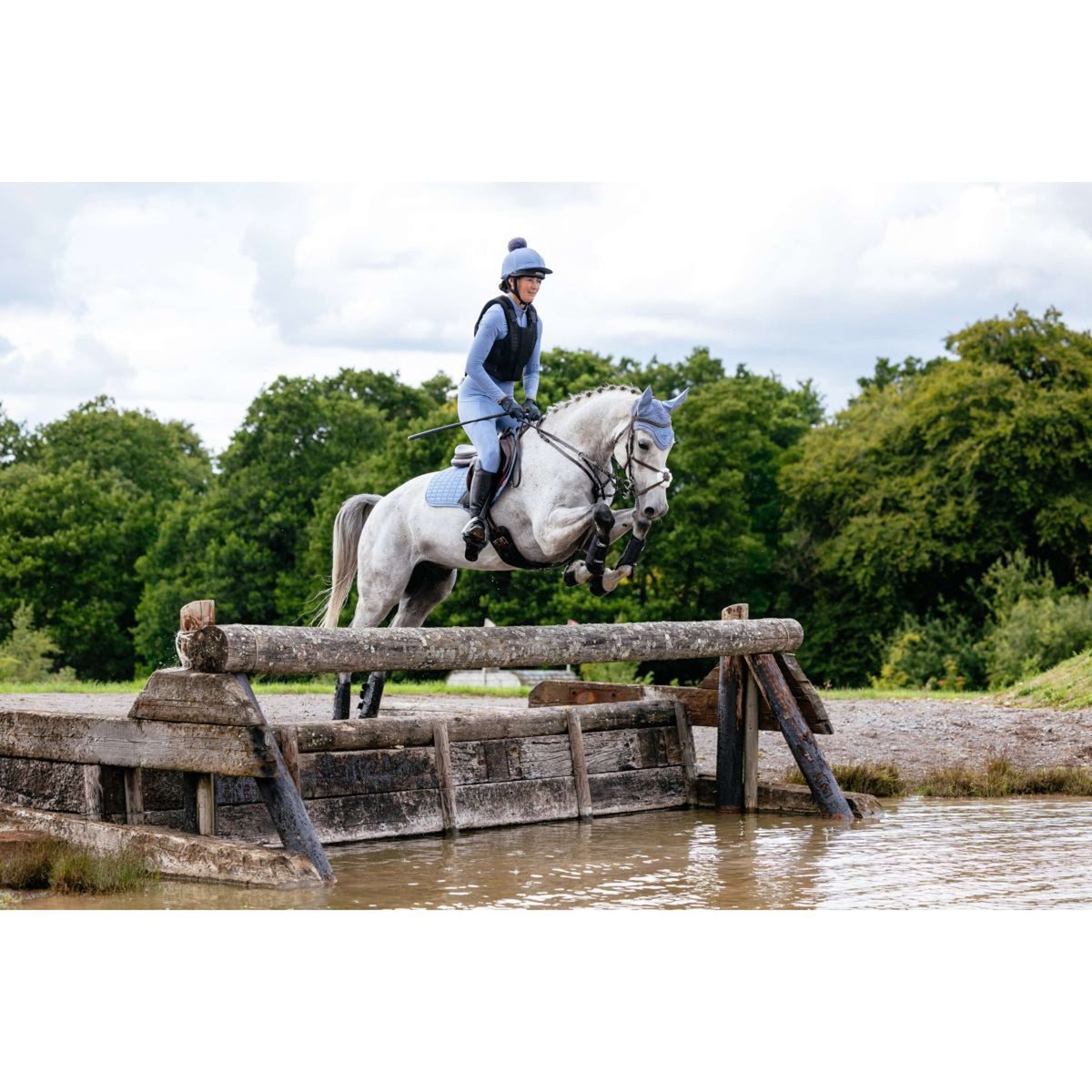 LeMieux Tapis de Selle Suede Close Contact Square de Saut Powder Blue