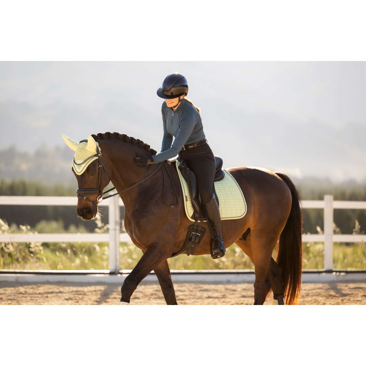 LeMieux Tapis de Selle Suede Square Dressage Macaron