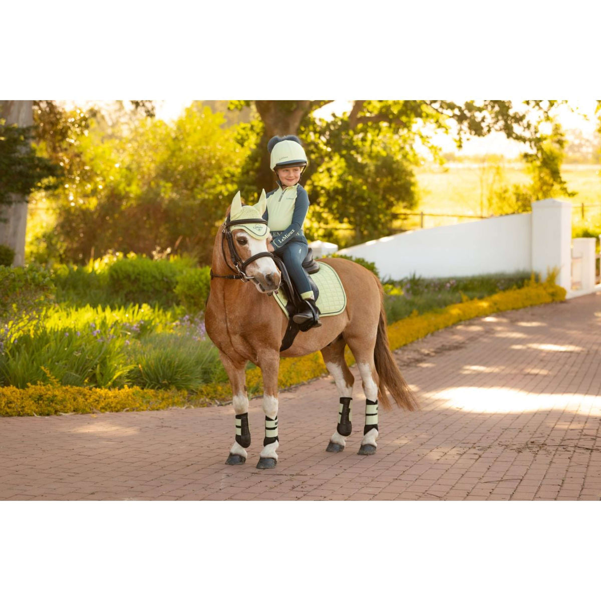 LeMieux Tapis de Selle Mini Suede Close Contact Square de Saut Macaron