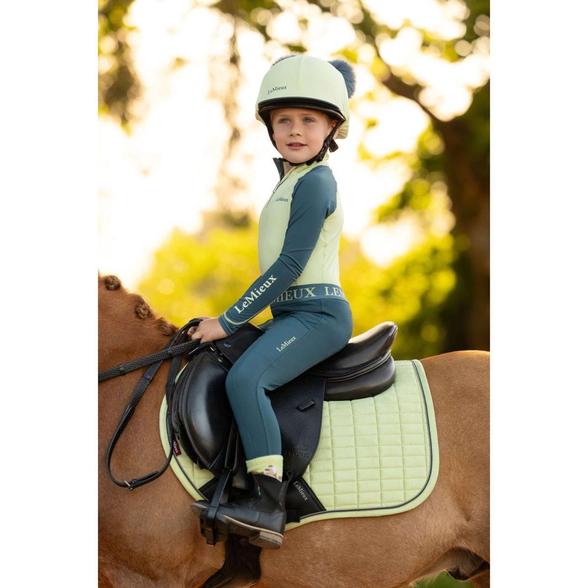 LeMieux Tapis de Selle Mini Suede Close Contact Square de Saut Macaron