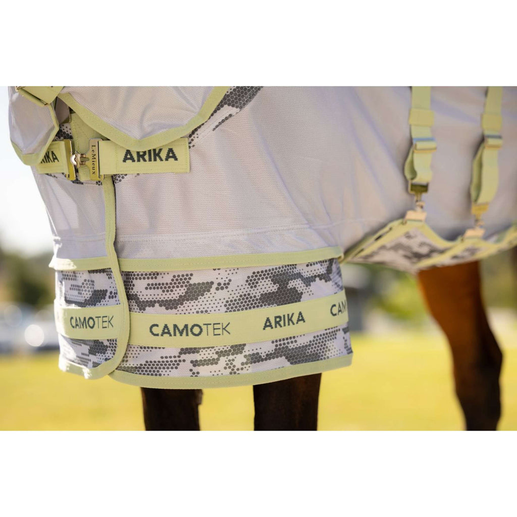 LeMieux Couverture Anti-Mouches Arika Camo-Tek avec Couvre-cou Macaron