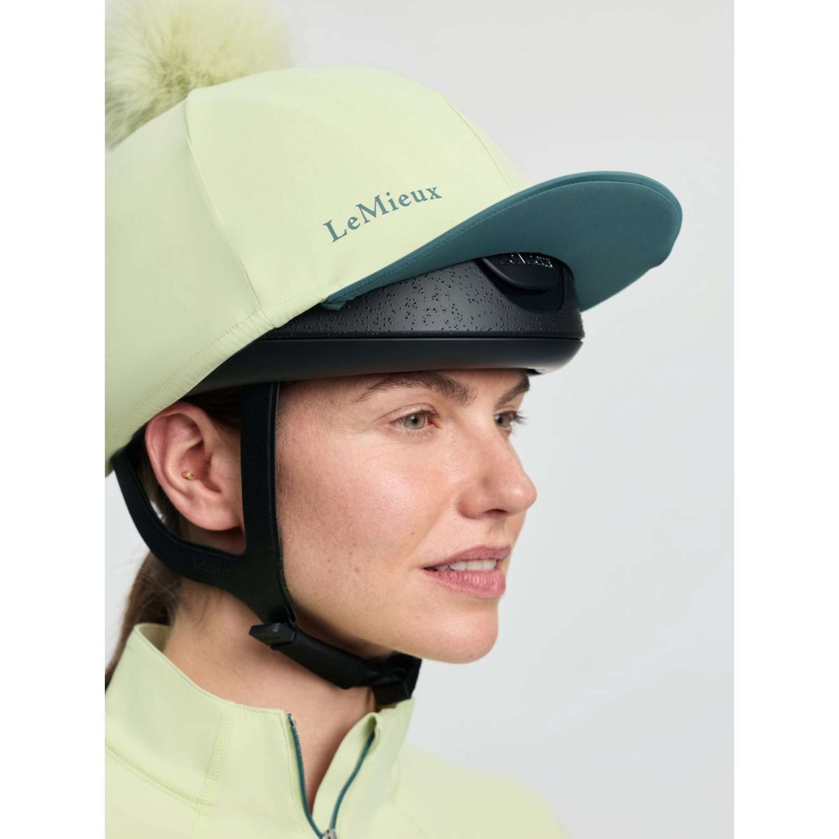 LeMieux Cache-capuchon Classique Pom Macaron