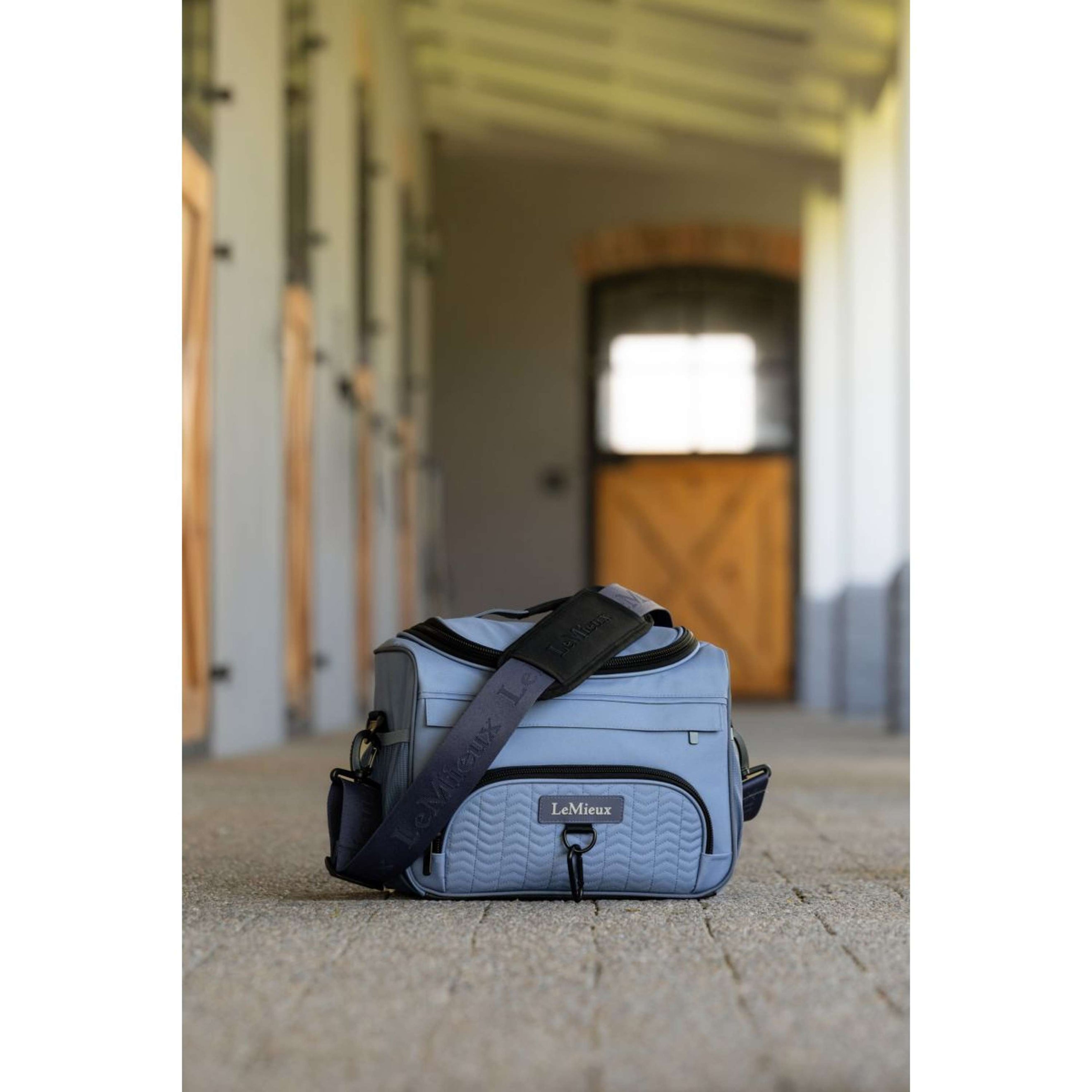 LeMieux Trousse de Pansage ProKit Lite Powder Blue LeMieux Trousse de Pansage ProKit Lite Powder Blue