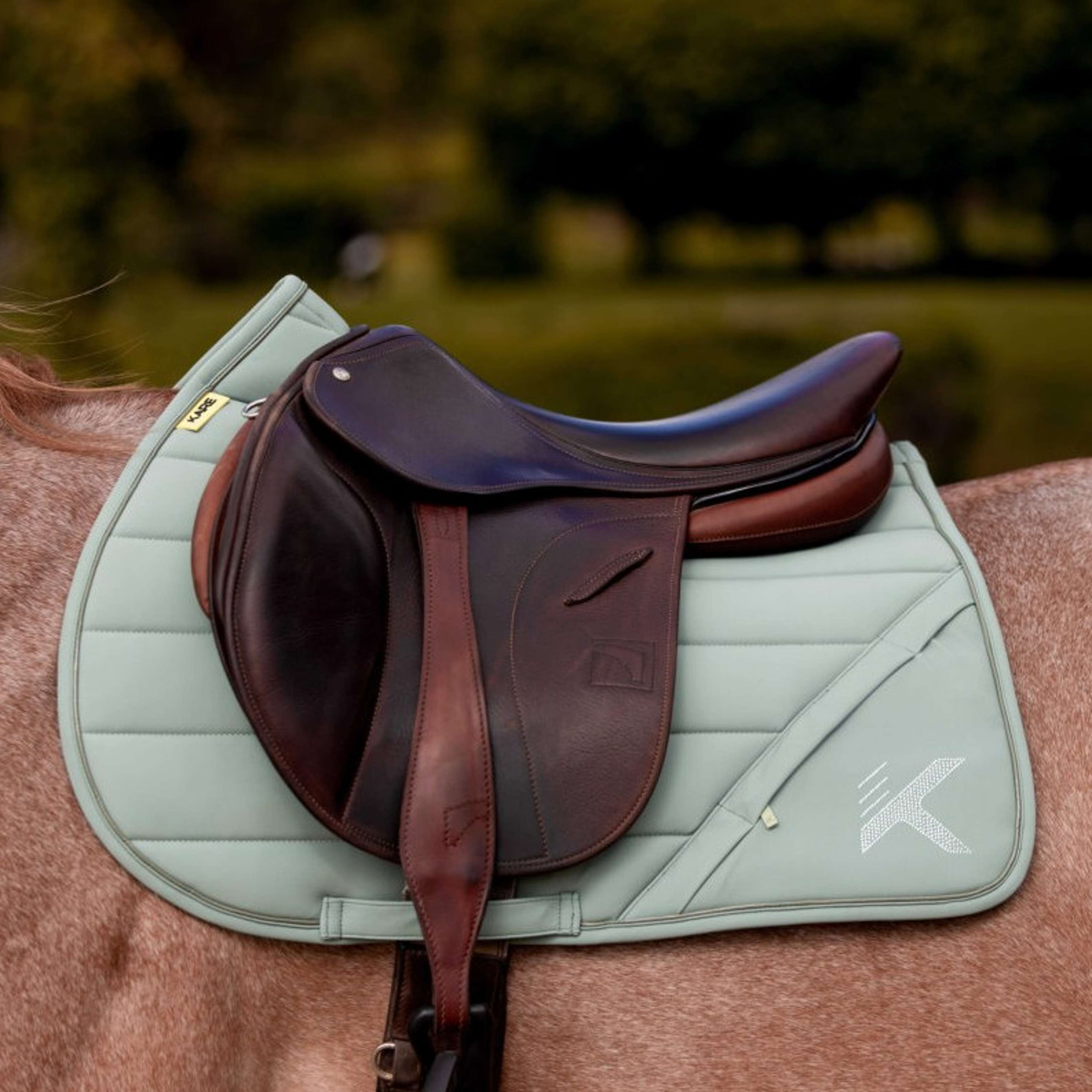 K by EQUITHÈME Tapis de Selle Vega Polyvalence Vert
