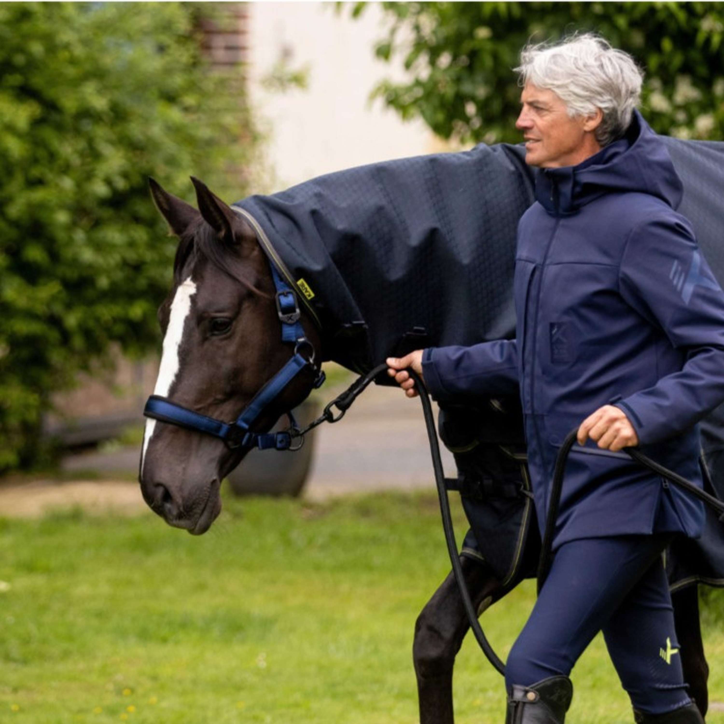 K by EQUITHÈME Corde pour Licol Triton avec Mousqueton Noir