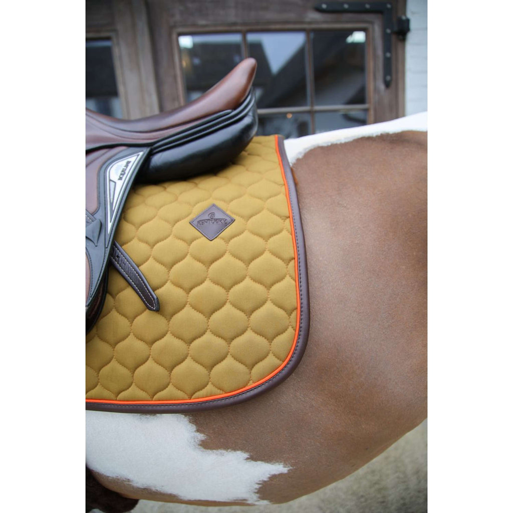 Kentucky Horsewear Tapis de Selle Onion Quilt Leather Neon de Saut Kaki