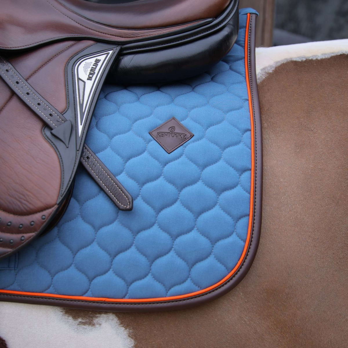 Kentucky Horsewear Tapis de Selle Onion Quilt Leather Neon de Saut Bleu