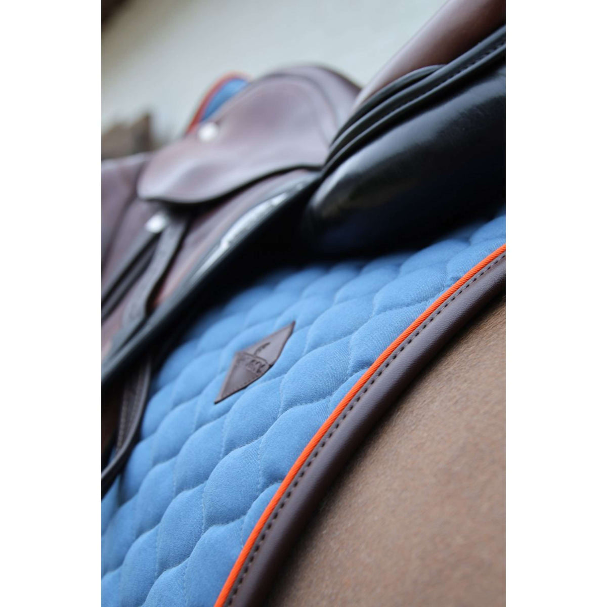 Kentucky Horsewear Tapis de Selle Onion Quilt Leather Neon de Saut Bleu