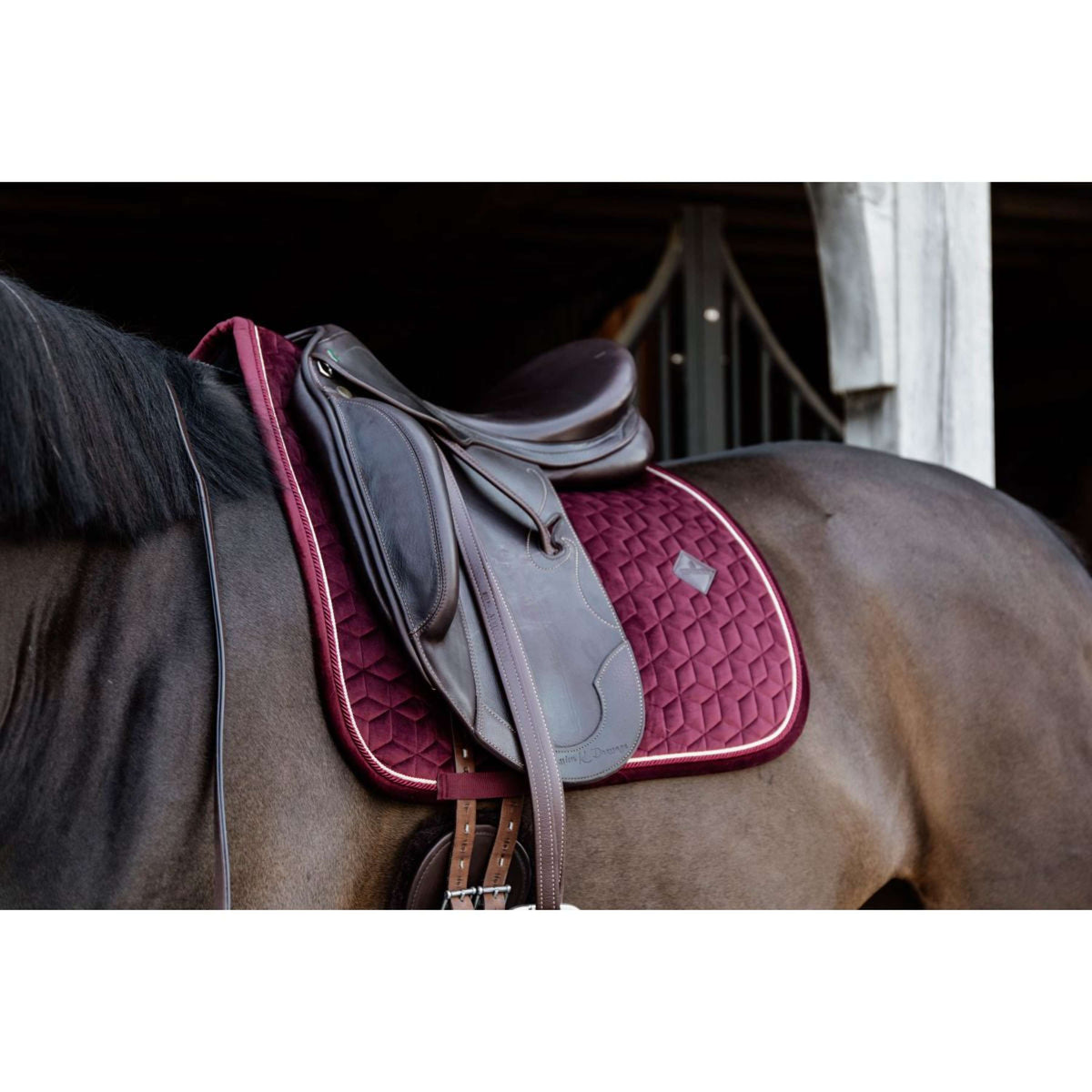 Kentucky Tapis de Selle Velvet Dressage Bordeaux