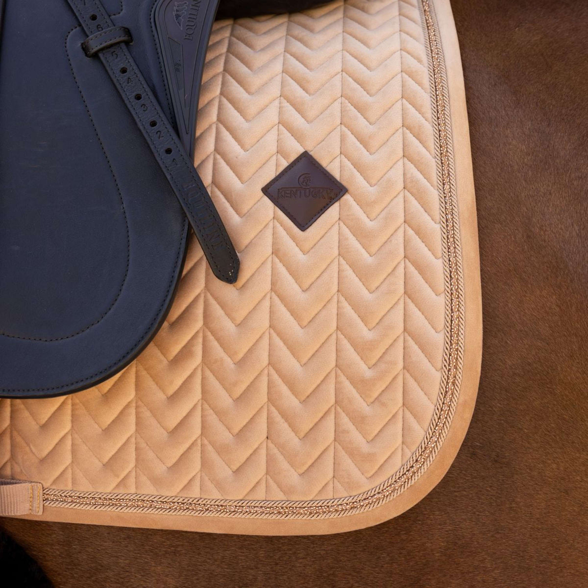 Kentucky Tapis de Selle Velvet Mini Pearls Dressage Beige