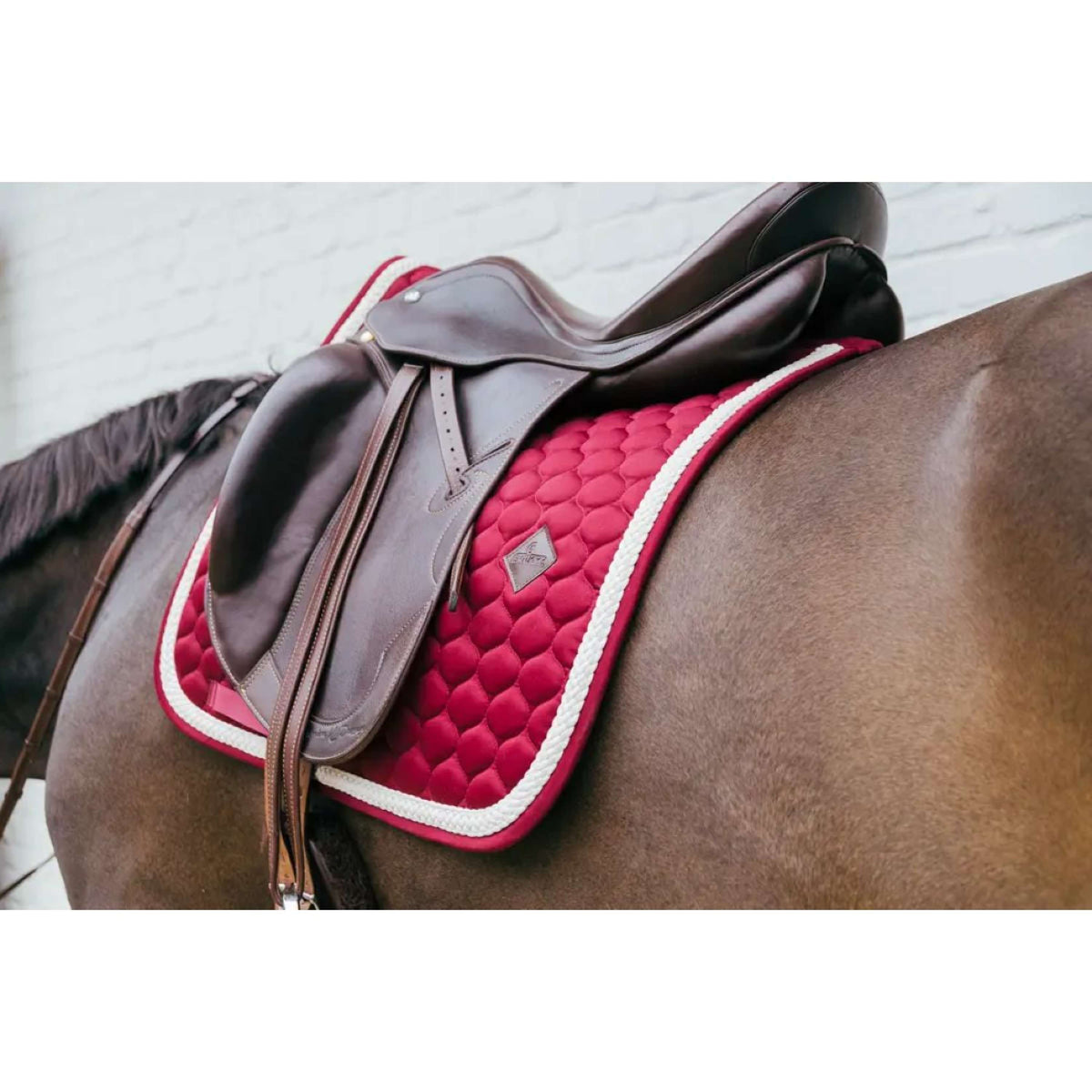 Kentucky Horsewear Tapis de Selle Plaited Dressage Bordeaux