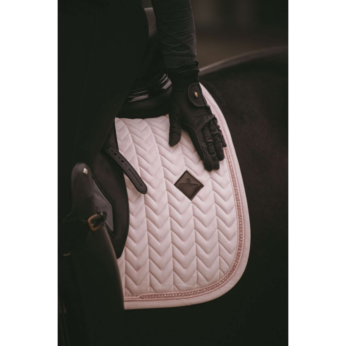 Kentucky Tapis de Selle velours Pearls Dressage Soft Rose