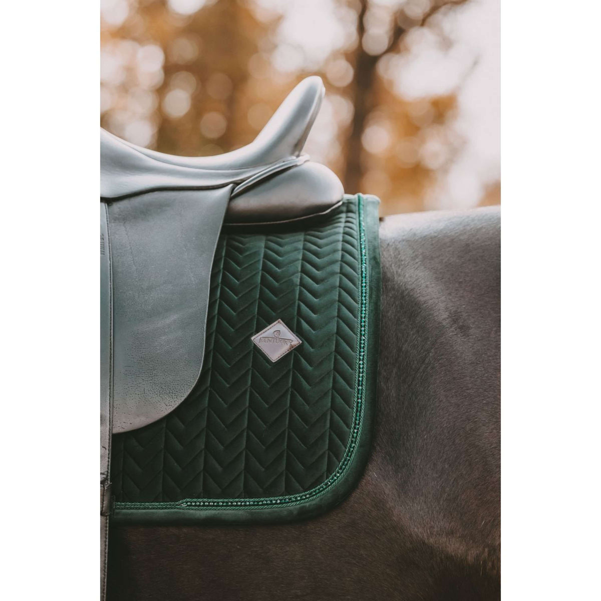 Kentucky Tapis de Selle velours Pearls Dressage Pine Green