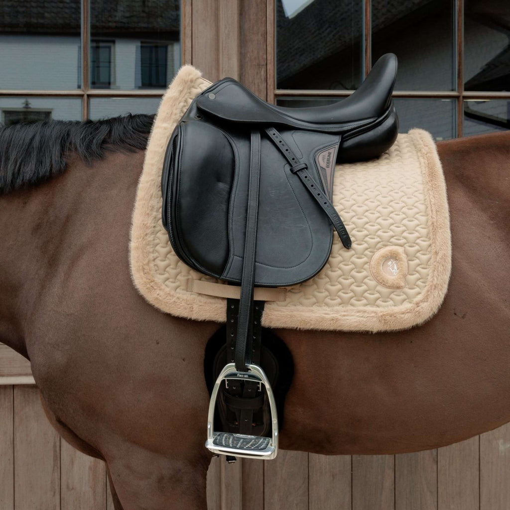 Kentucky Horsewear Tapis de Selle Fake Fur Onion Quilt Dressage Beige