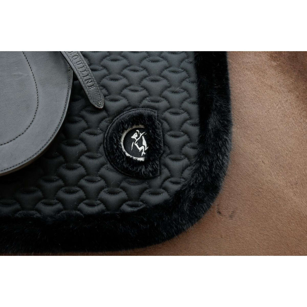 Kentucky Horsewear Tapis de Selle Fake Fur Onion Quilt Dressage Noir