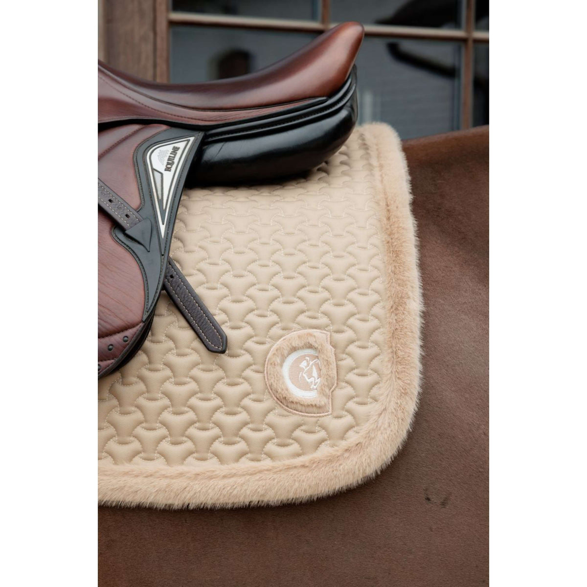 Kentucky Horsewear Tapis de Selle Fake Fur Onion Quilt de Saut Beige