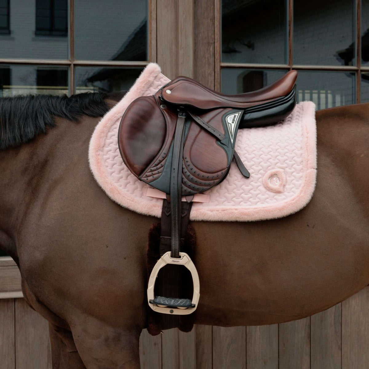Kentucky Horsewear Tapis de Selle Fake Fur Onion Quilt de Saut Rose Vieux