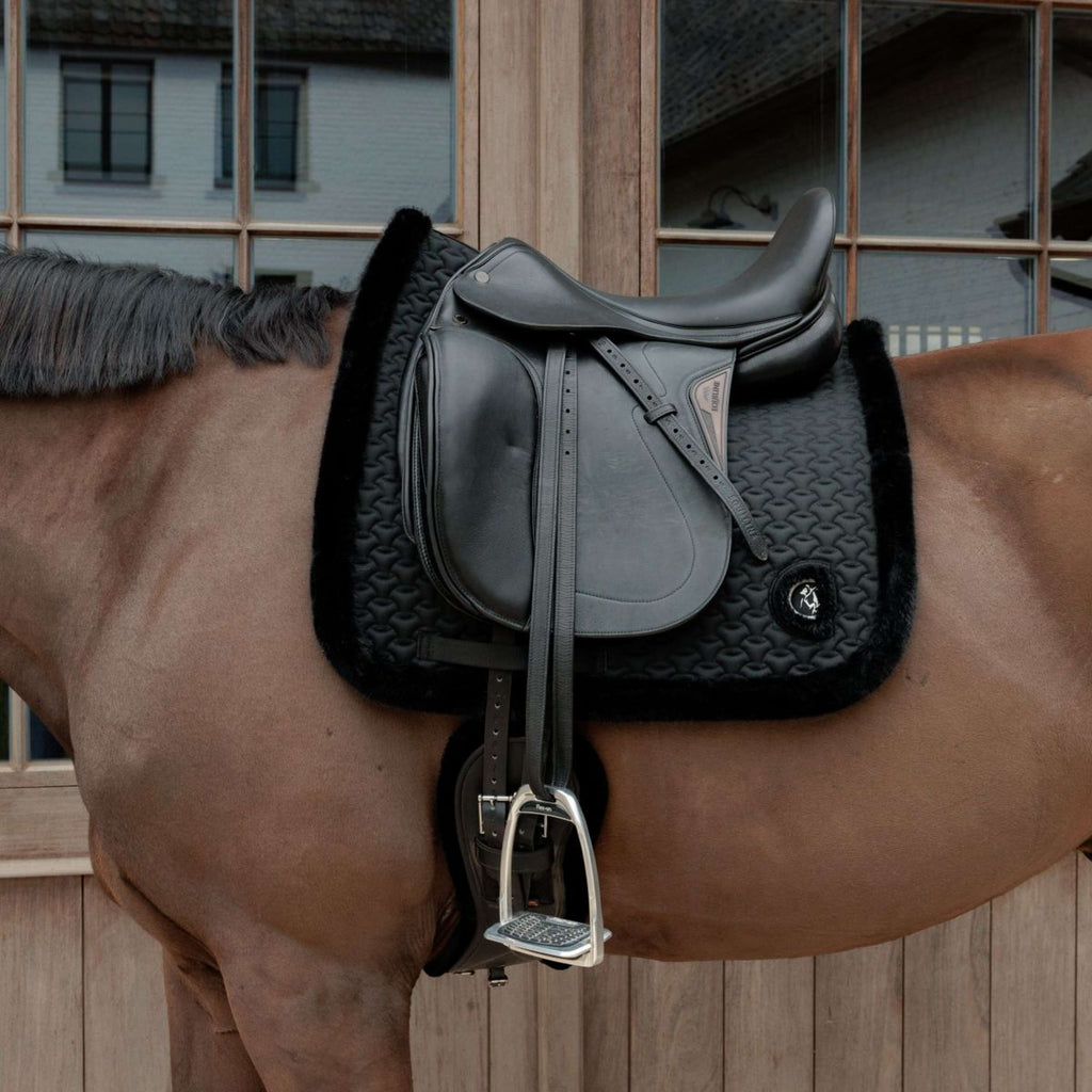 Kentucky Horsewear Tapis de Selle Fake Fur Onion Quilt Dressage Noir