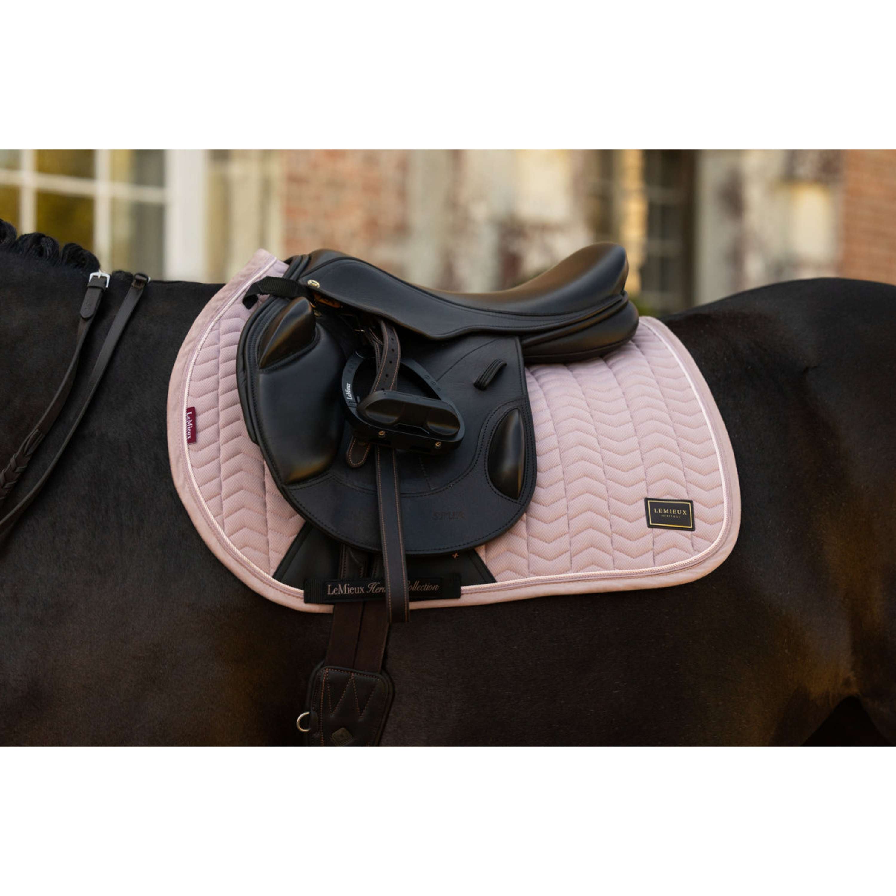 LeMieux Tapis de Selle Heritage Herringbone Square de Saut Wild Rose