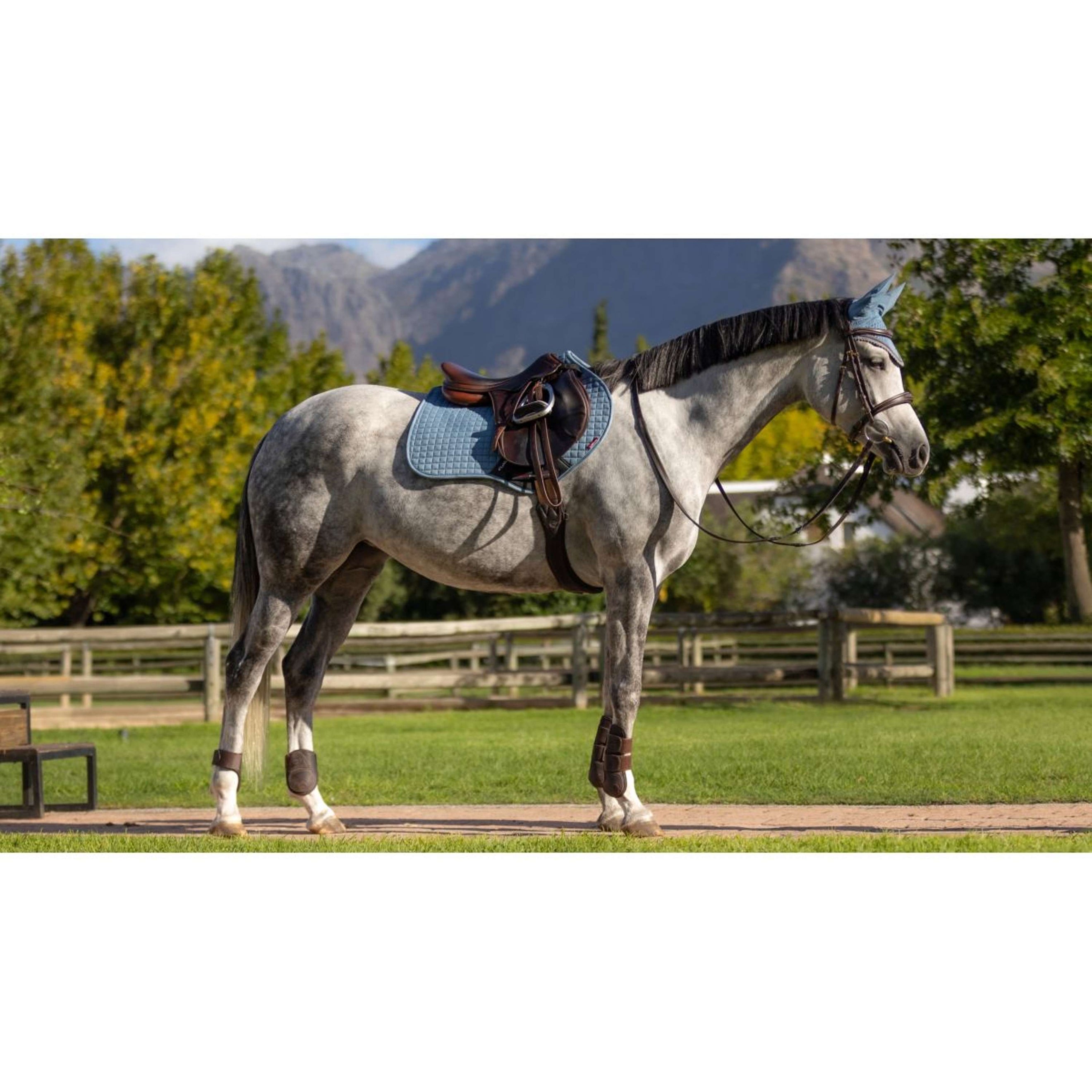 LeMieux Tapis de Selle Suede Square Close Contact Ice Blue LeMieux Tapis de Selle Suede Square Close Contact Ice Blue