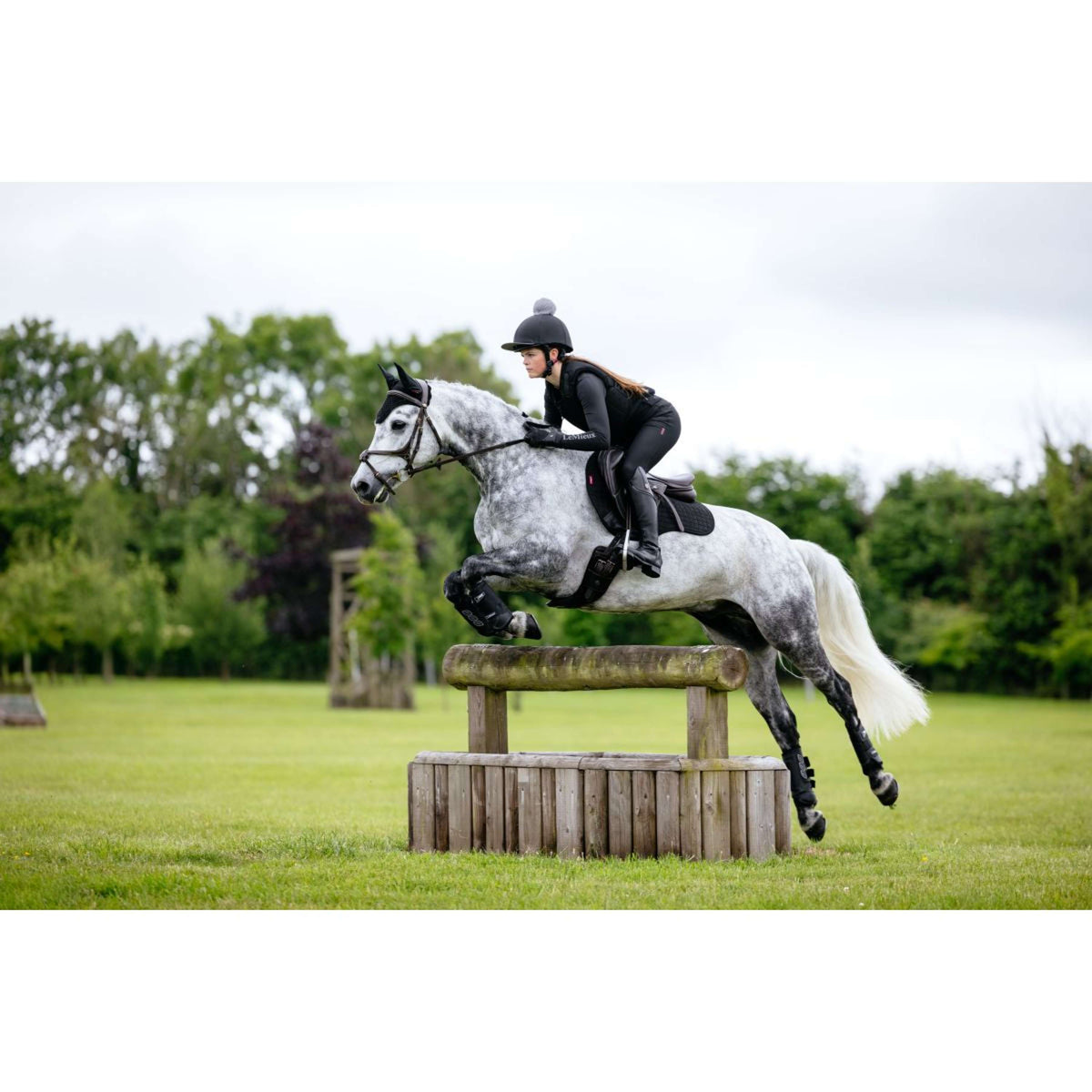 LeMieux Tapis de Selle Suede Square Polyvalent Noir