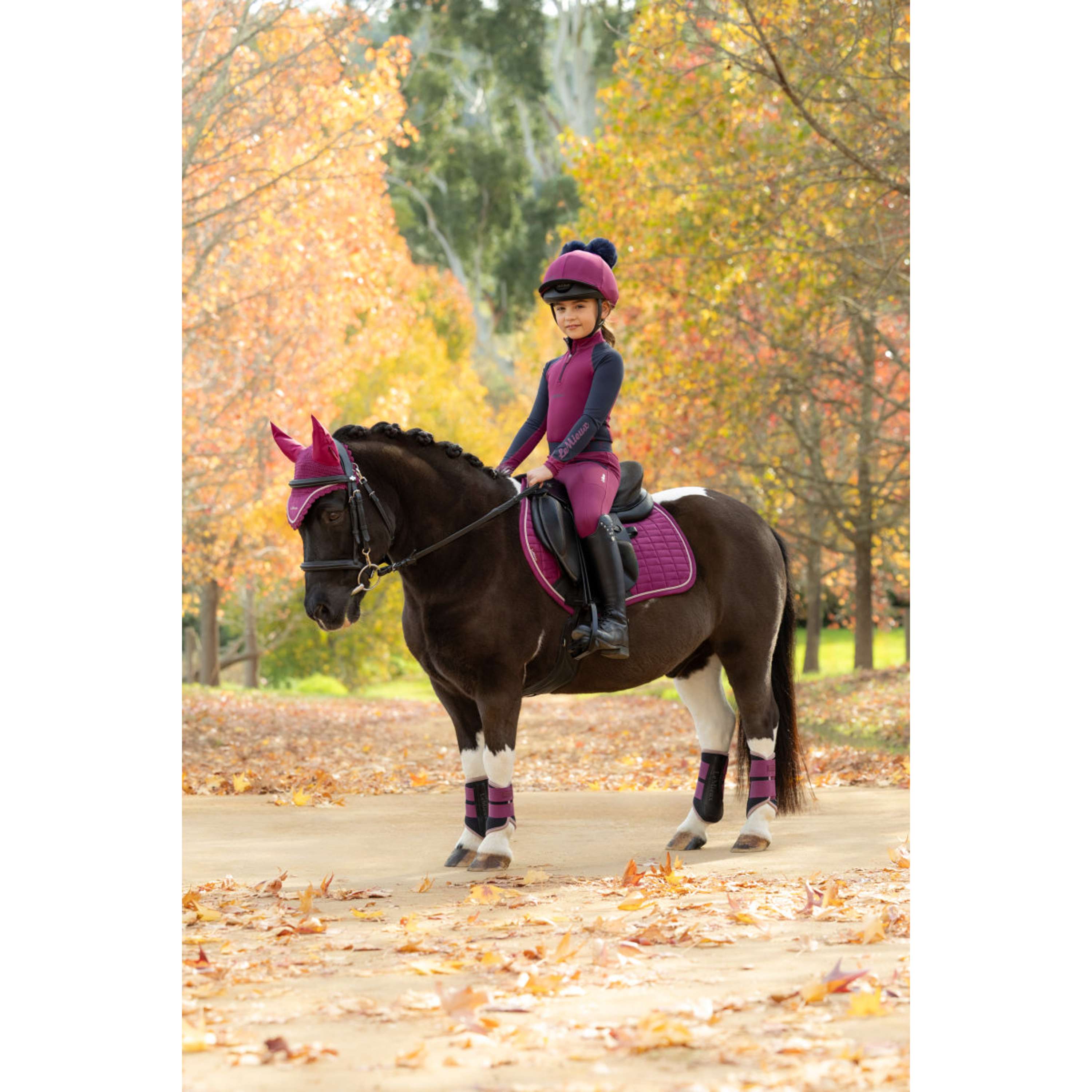 LeMieux Tapis de Selle Suede Close Contact Square de Saut Blackberry