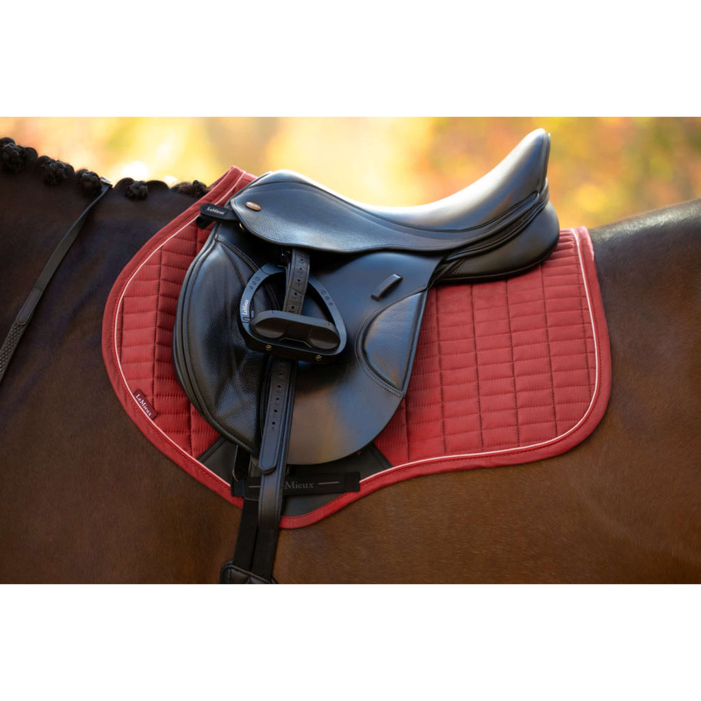 LeMieux Tapis de Selle Suede Close Contact Square de Saut Russet
