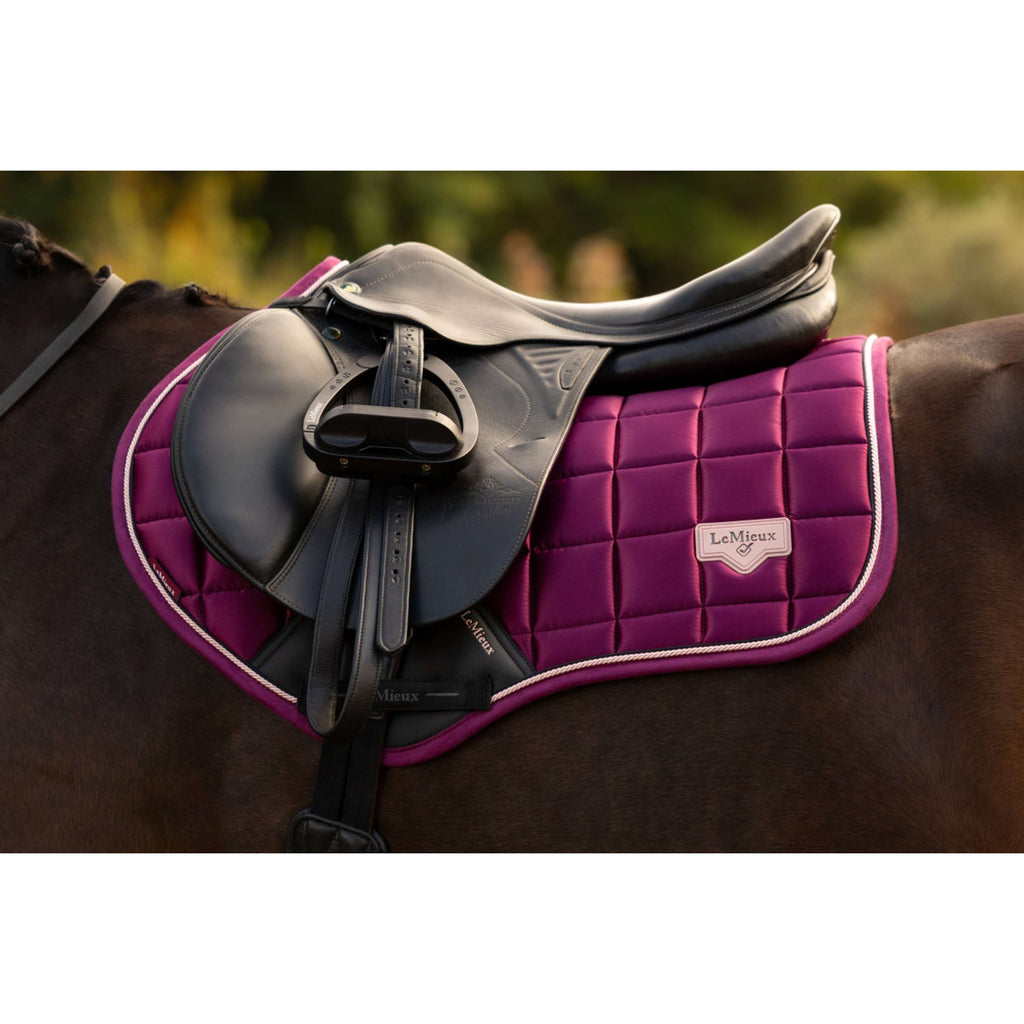 LeMieux Tapis de Selle Loire Classic Close Contact Square de Saut Blackberry