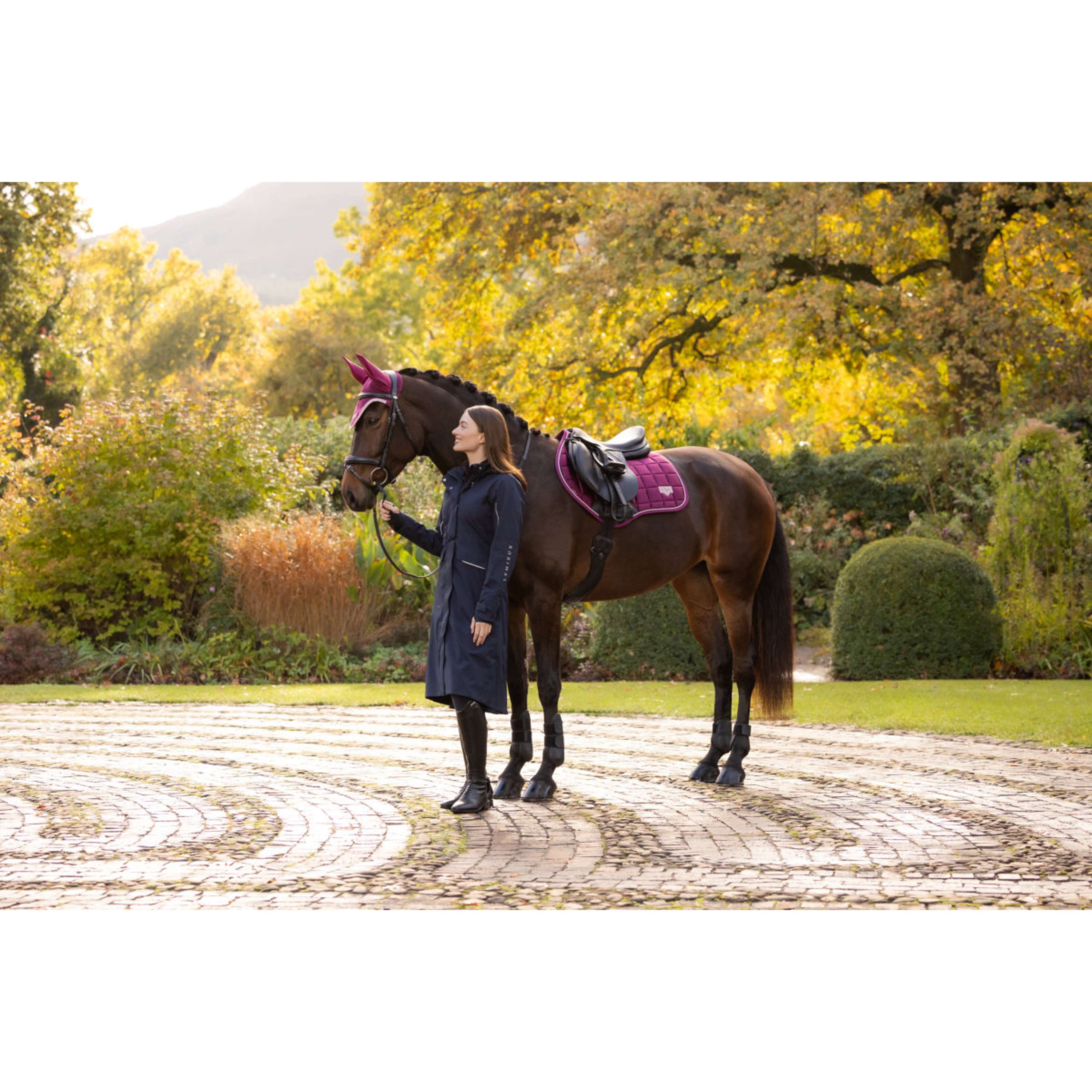 LeMieux Tapis de Selle Loire Classic Close Contact Square de Saut Blackberry