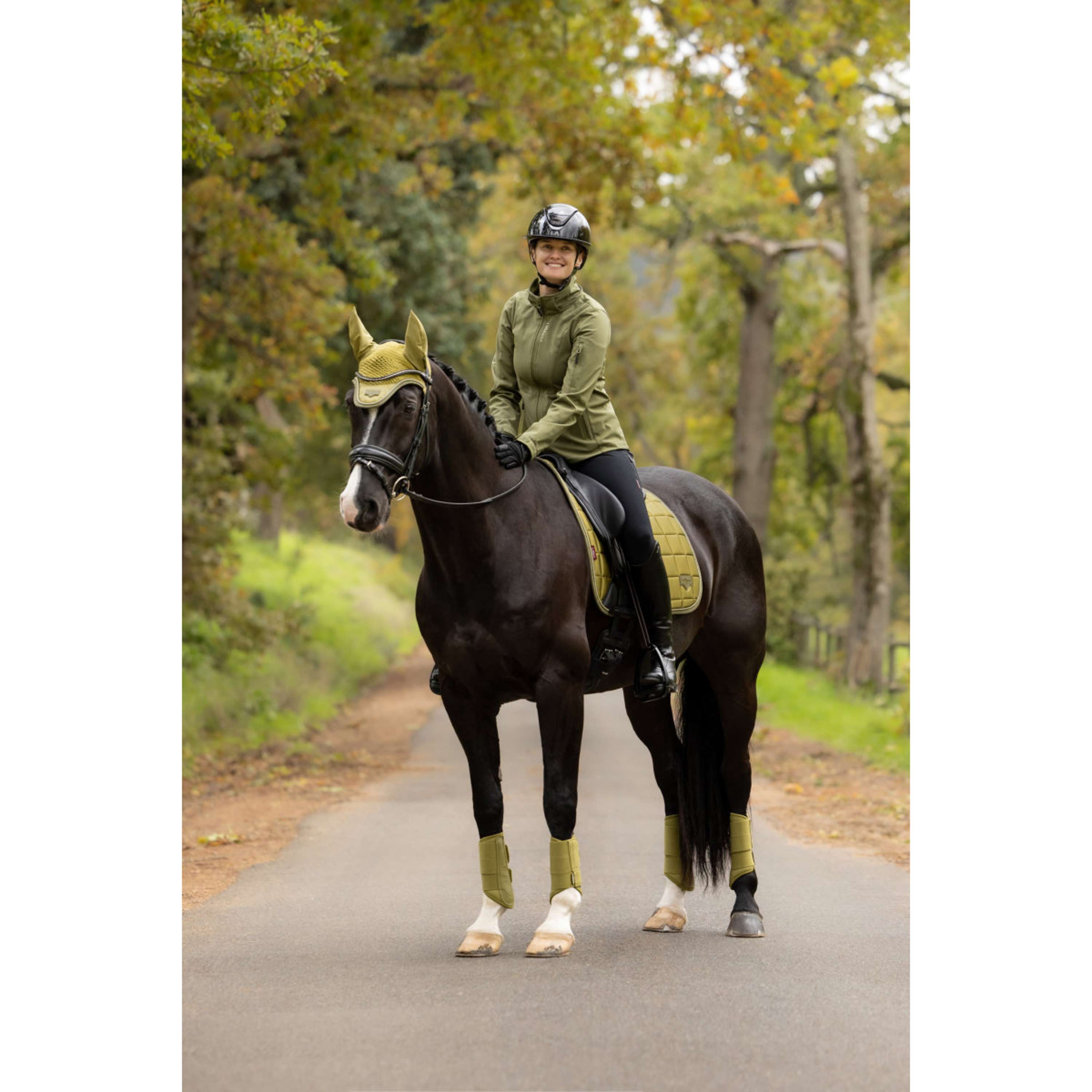 LeMieux Tapis de Selle Loire Classic Square Dressage Gooseberry