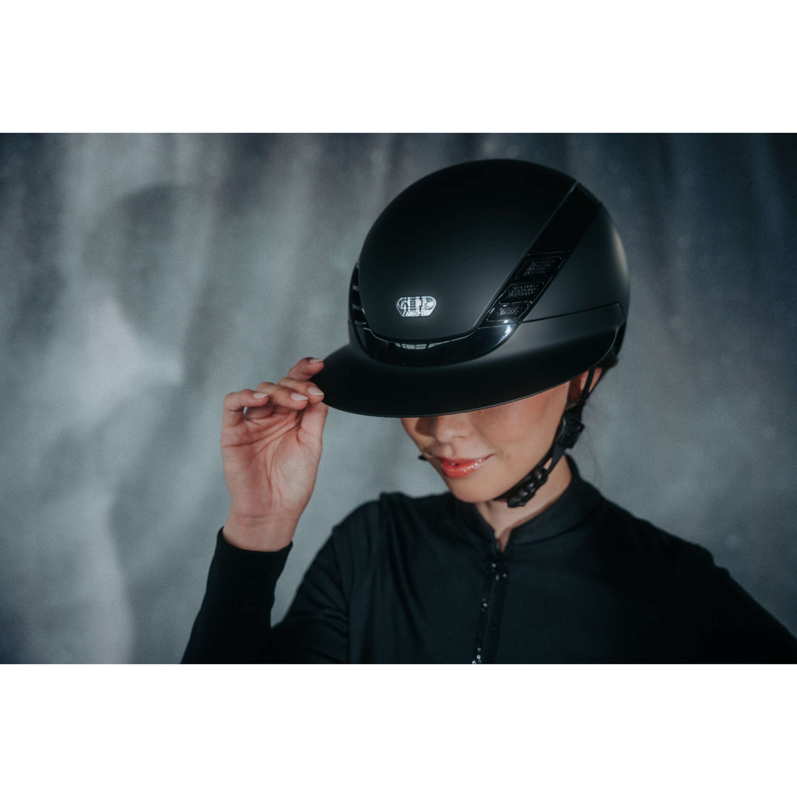 Pikeur Bombe AirLuxe Pure Visière longue Noir Pikeur Bombe AirLuxe Pure Visière longue Noir