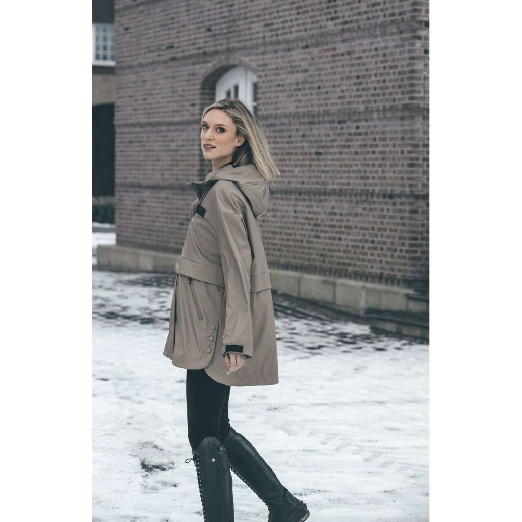 Pikeur Imperméable Cape Athleisure AW26 Mocha Cream