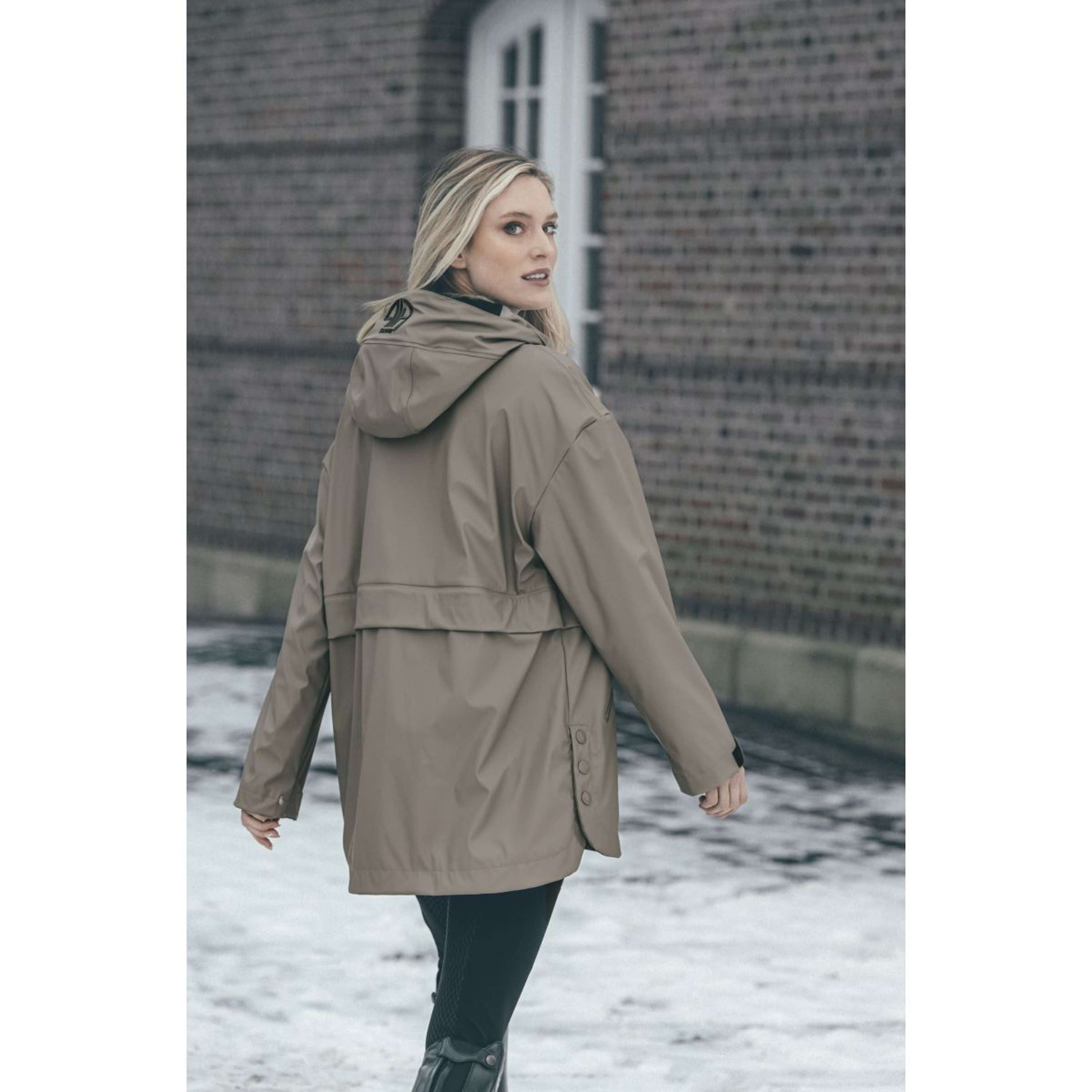 Pikeur Imperméable Cape Athleisure AW26 Mocha Cream