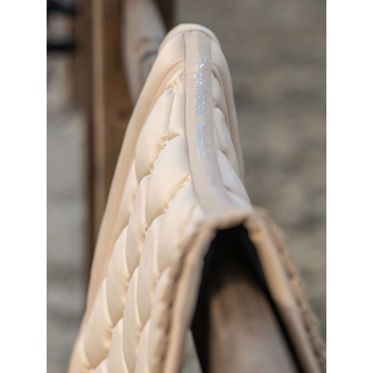 PS of Sweden Tapis de Selle Ruffle Dressage Light Sand