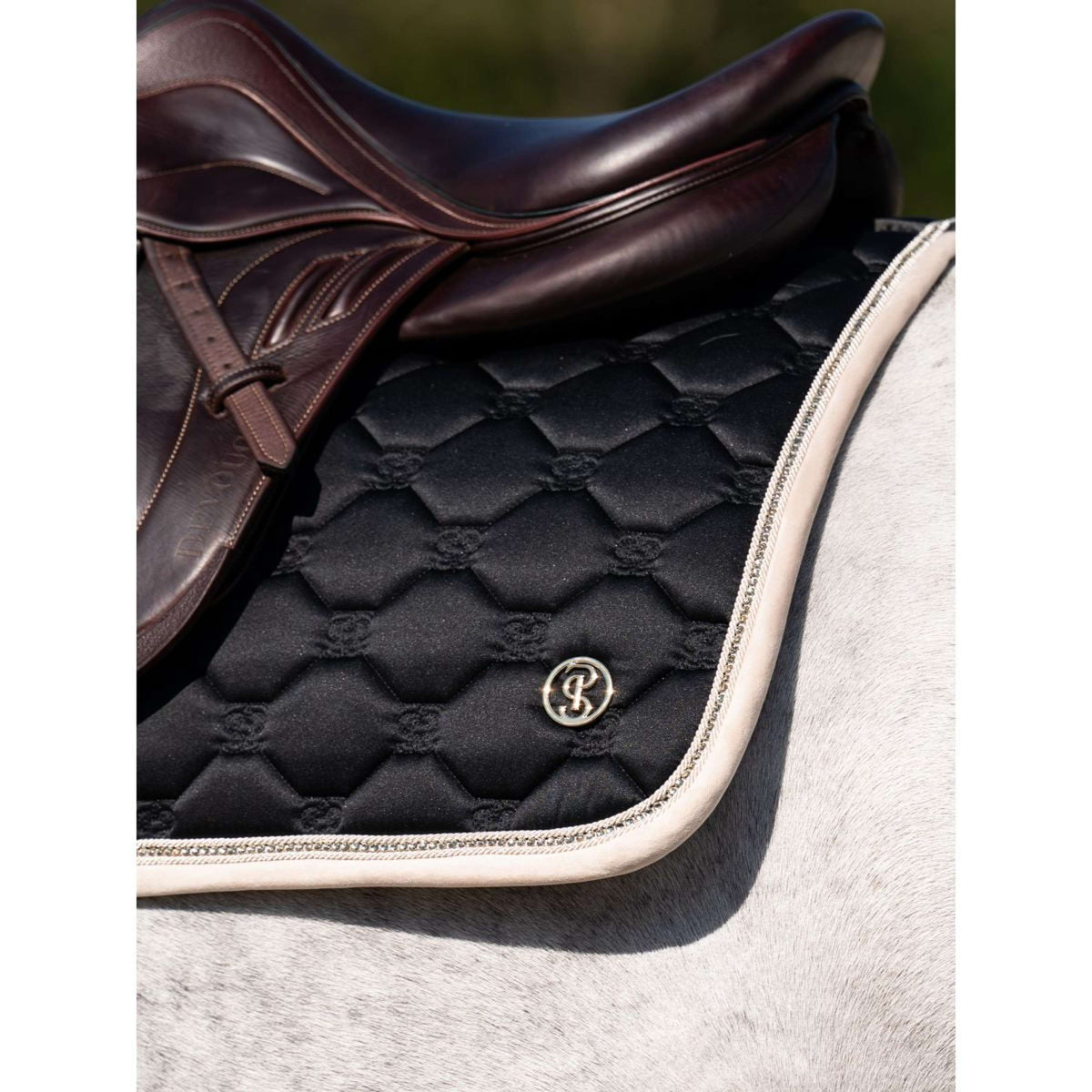 PS of Sweden Tapis de Selle Vintage Monogram de Saut Noir