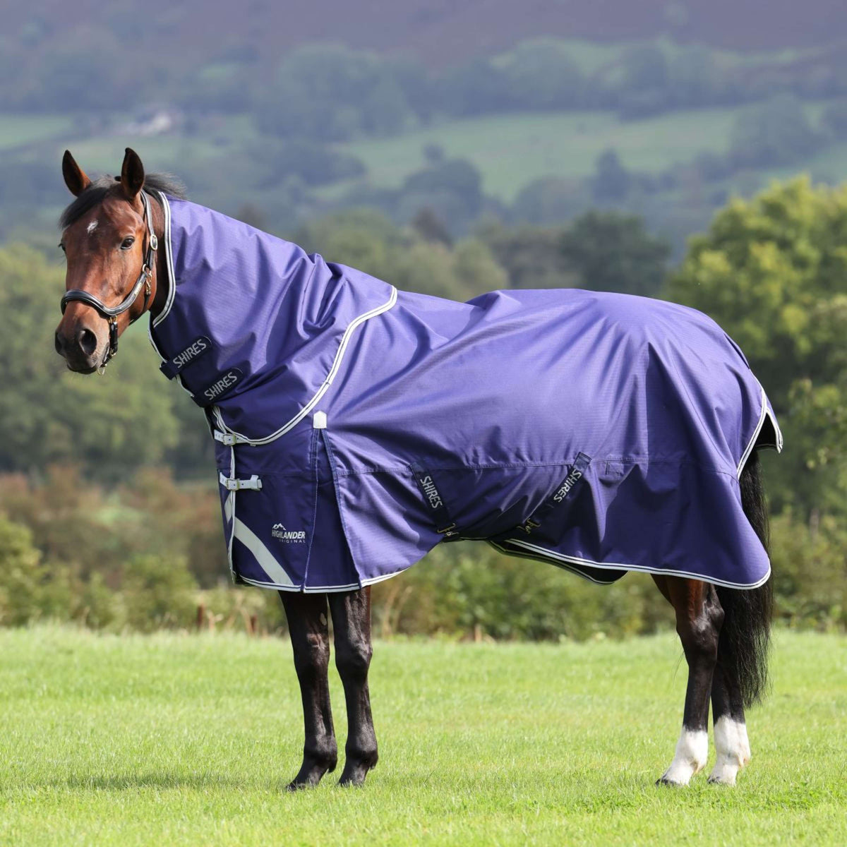 Shires Couverture Imperméable Original Lite Turnout avec Couvre-cou Marin