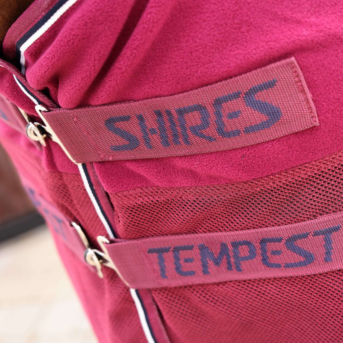 Tempest Original by Shires Couvertures Anti-Transpiration Original Fleece/Mesh Maroon Red