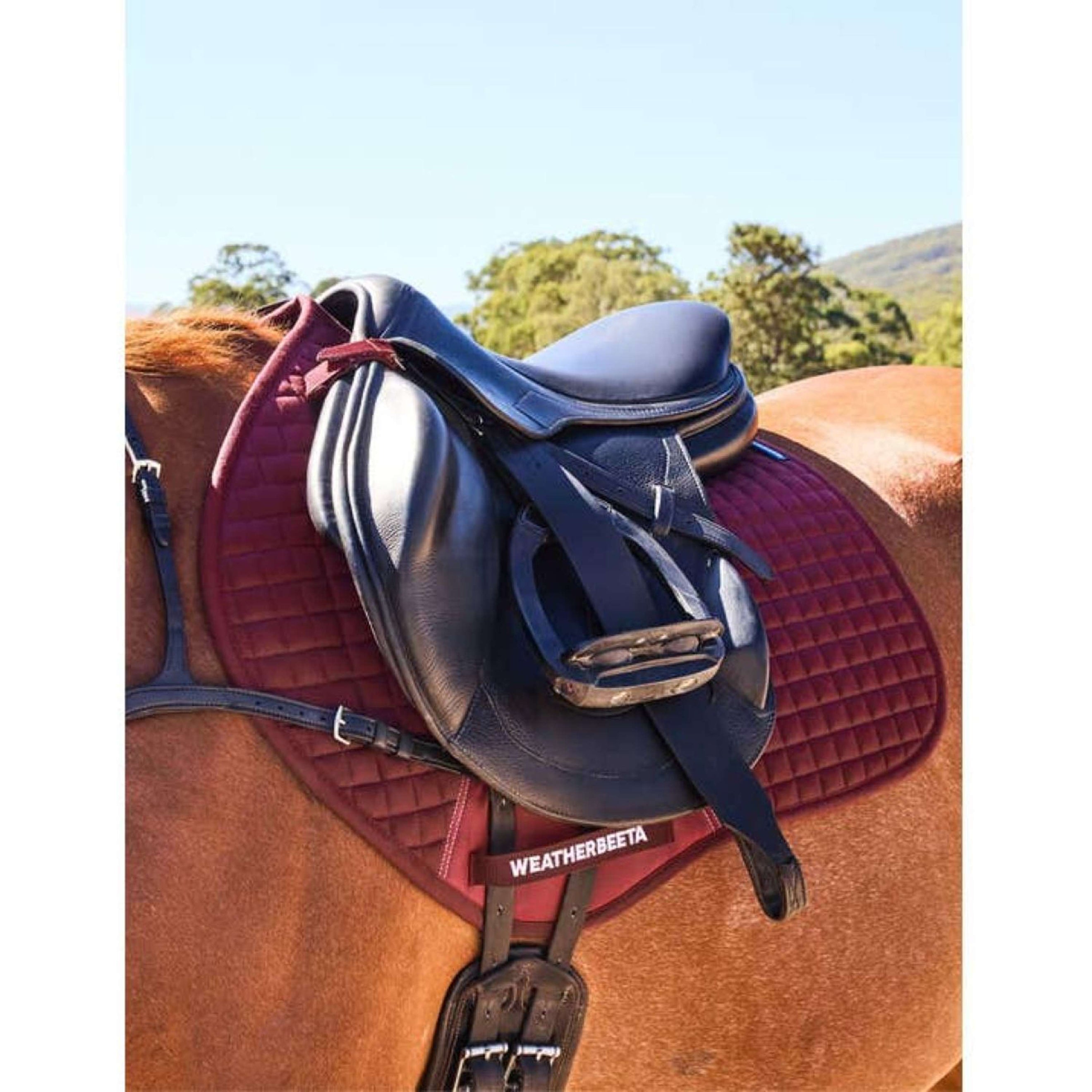 WeatherBeeta Tapis de Selle Prime Air-Tec de Saut Bordeaux WeatherBeeta Tapis de Selle Prime Air-Tec de Saut Bordeaux